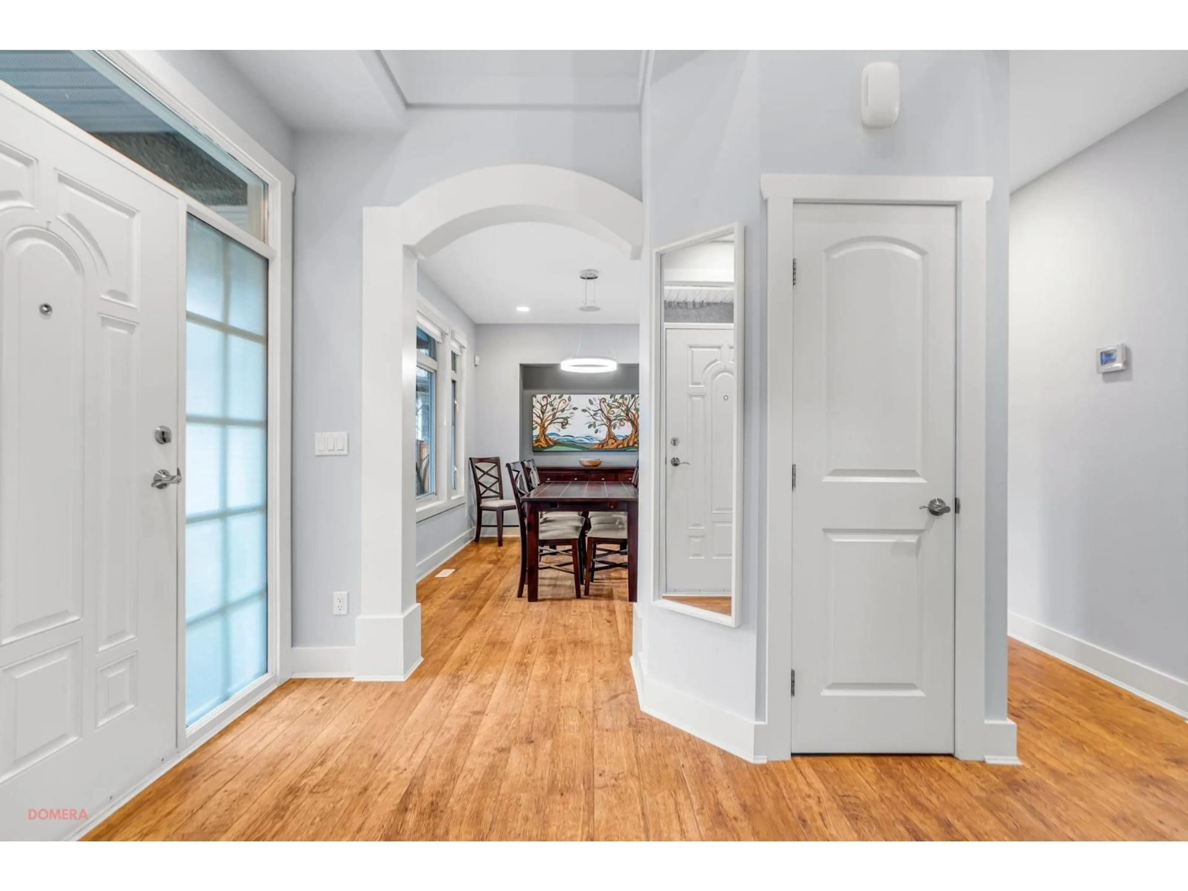 Indoor entryway for 15450 37B AVENUE, Surrey British Columbia V3Z0V4