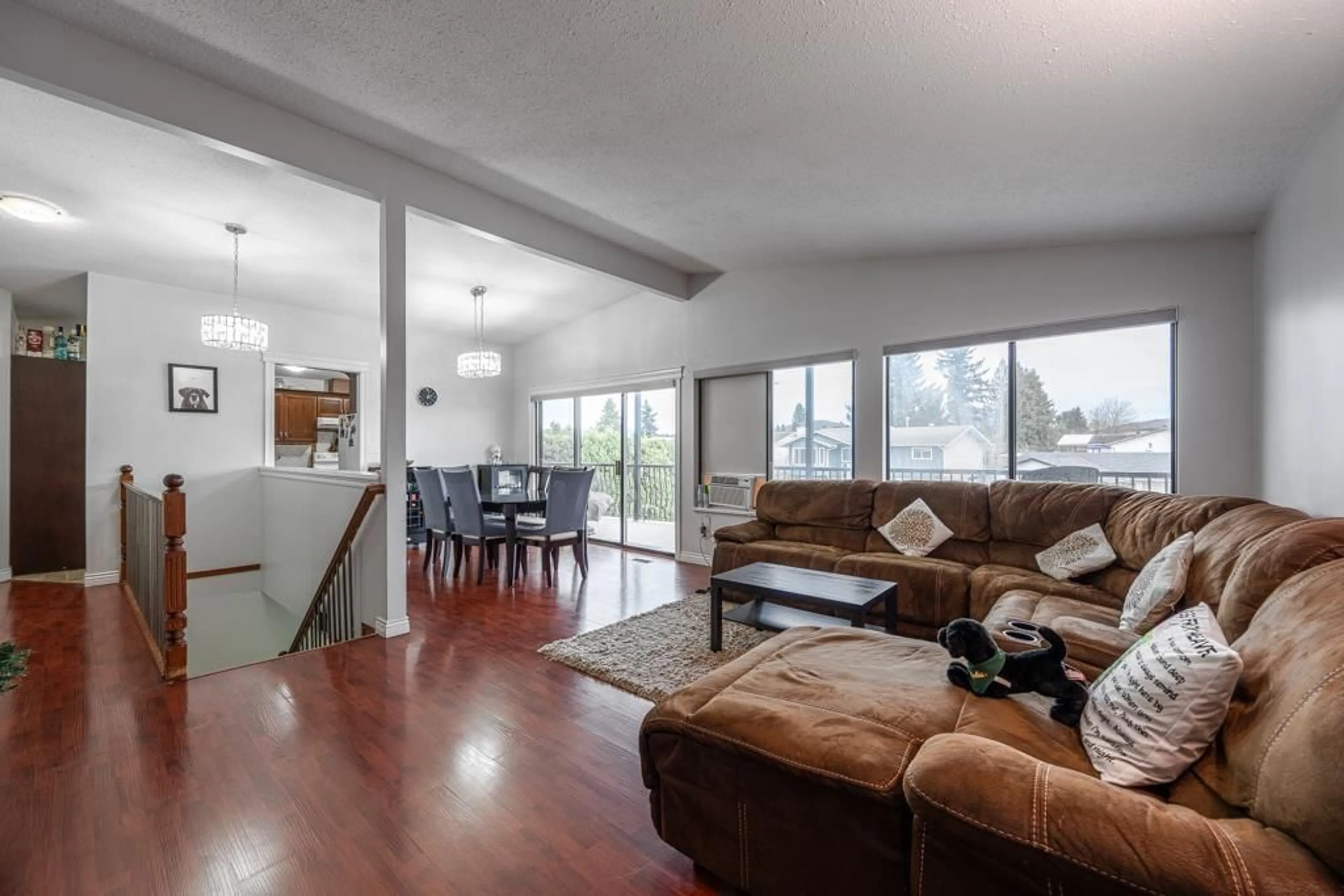 Living room with furniture, wood/laminate floor for 3237 ATWATER CRESCENT, Abbotsford British Columbia V2T4L1