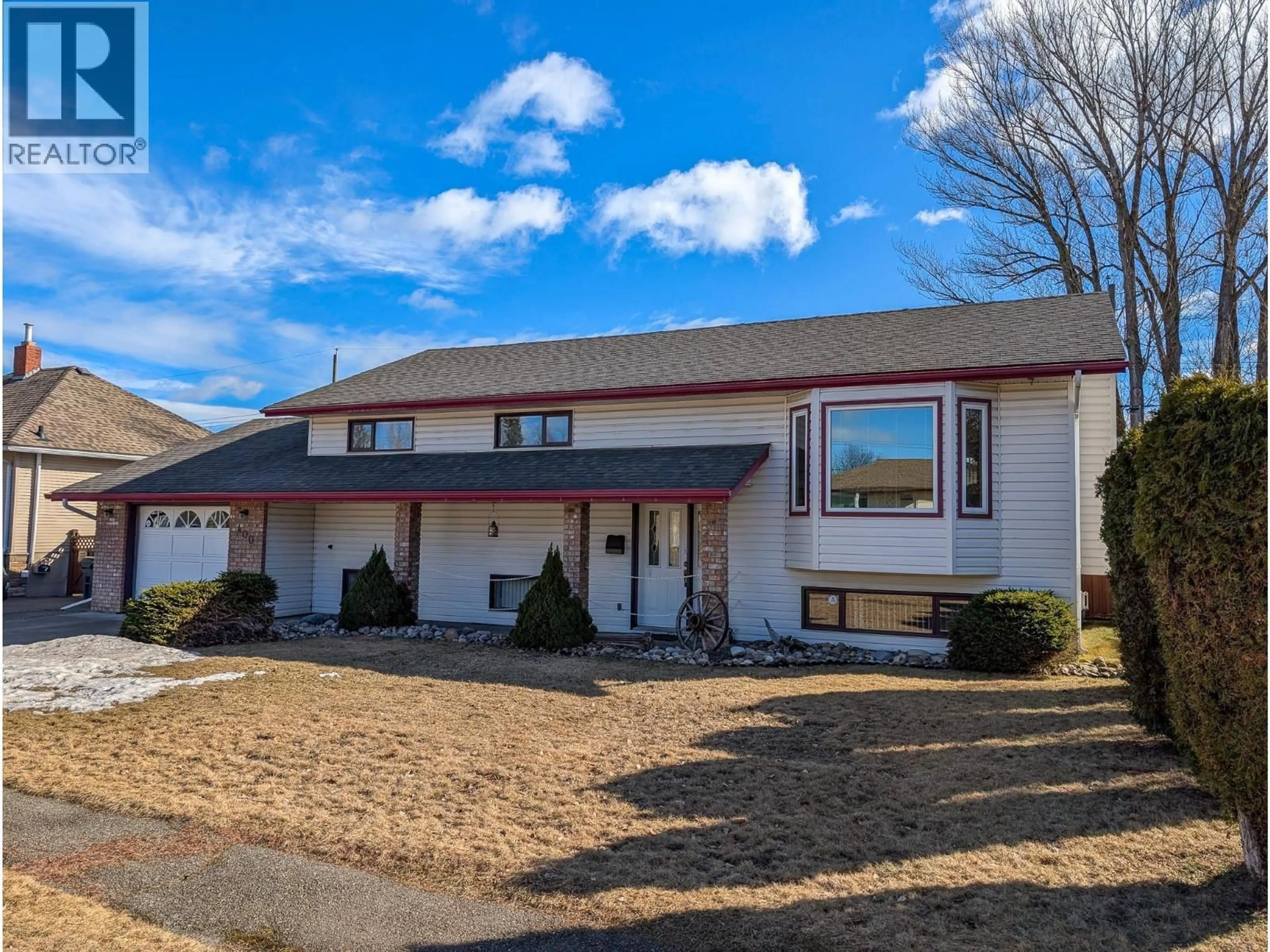 Home with vinyl exterior material, unknown for 400 ALWARD STREET, Prince George British Columbia V2M2E3