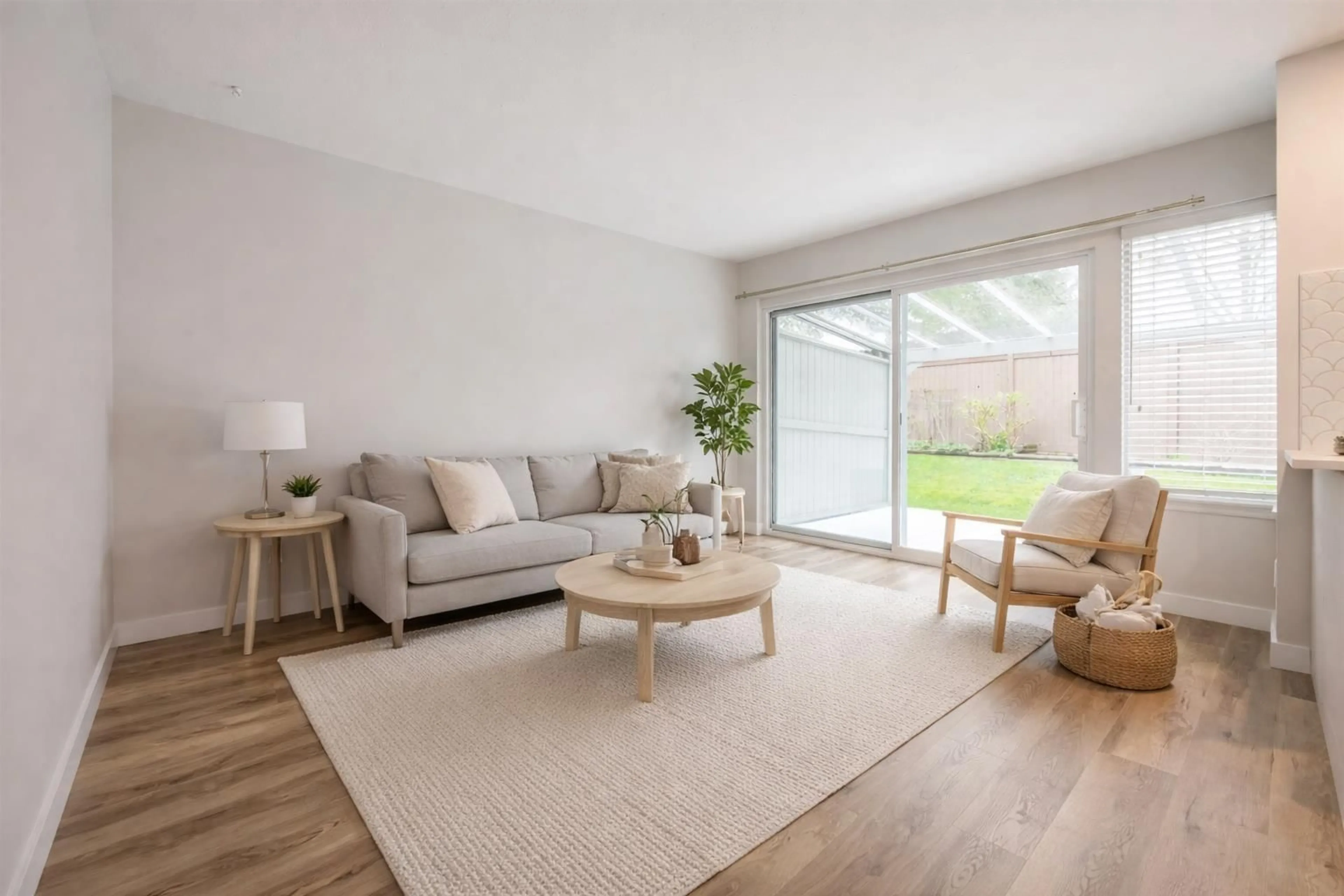 Living room with furniture, unknown for 1 - 14251 18A AVENUE, Surrey British Columbia V4A7N8