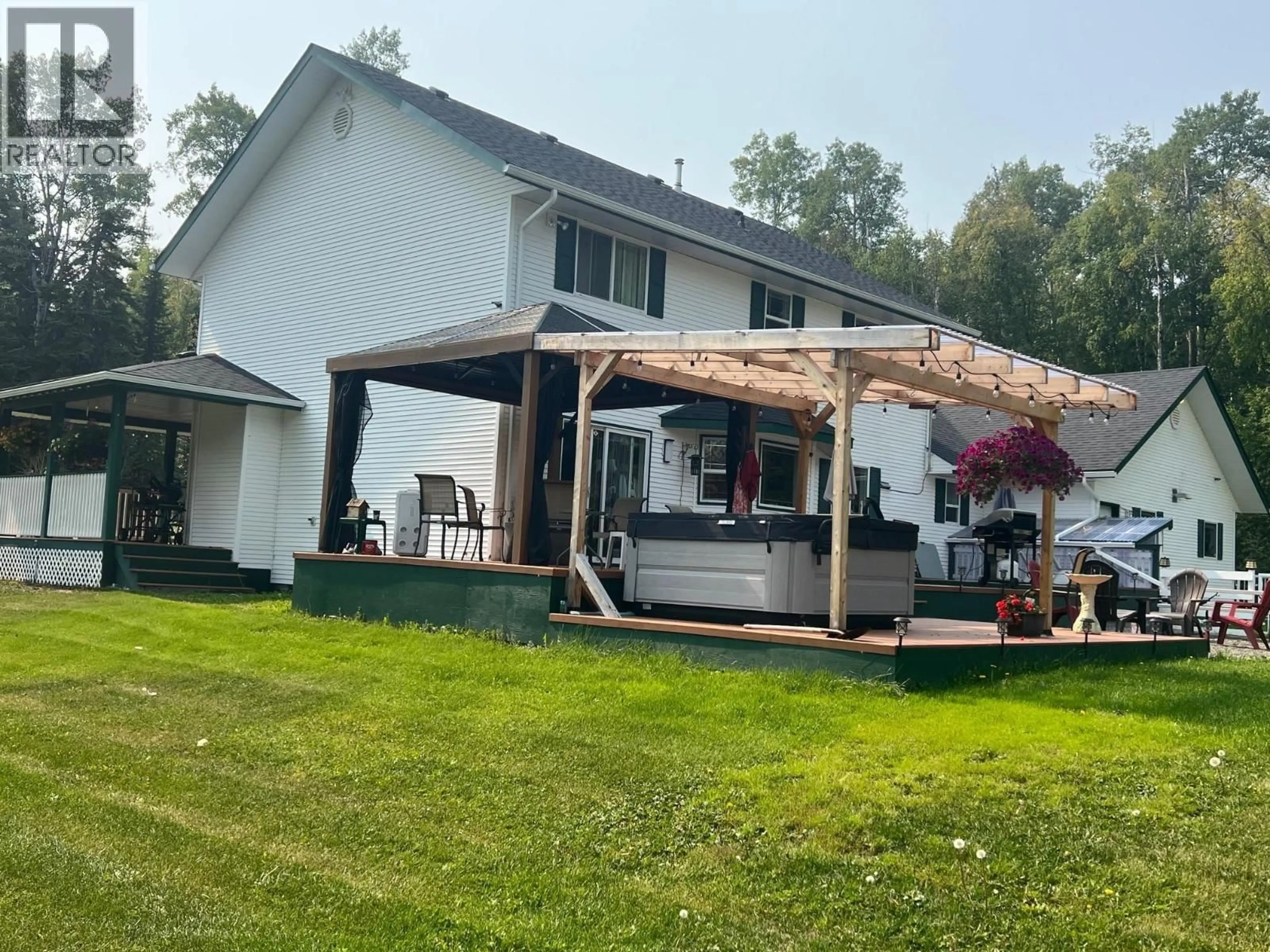 Patio, unknown for 5060 AVRIL ROAD, Prince George British Columbia V2M7C5