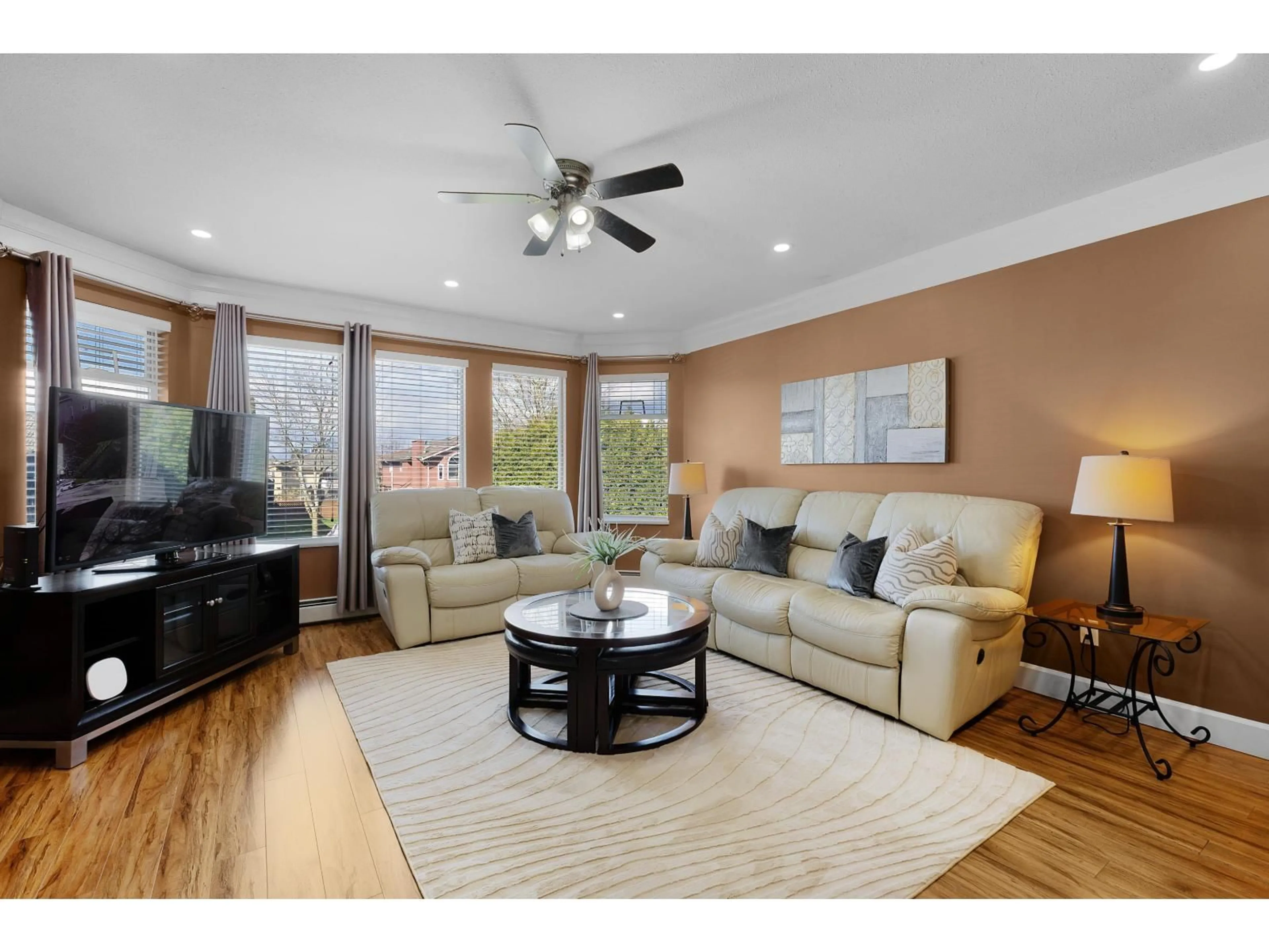 Living room with furniture, wood/laminate floor for 12604 68 AVENUE, Surrey British Columbia V3W1G4
