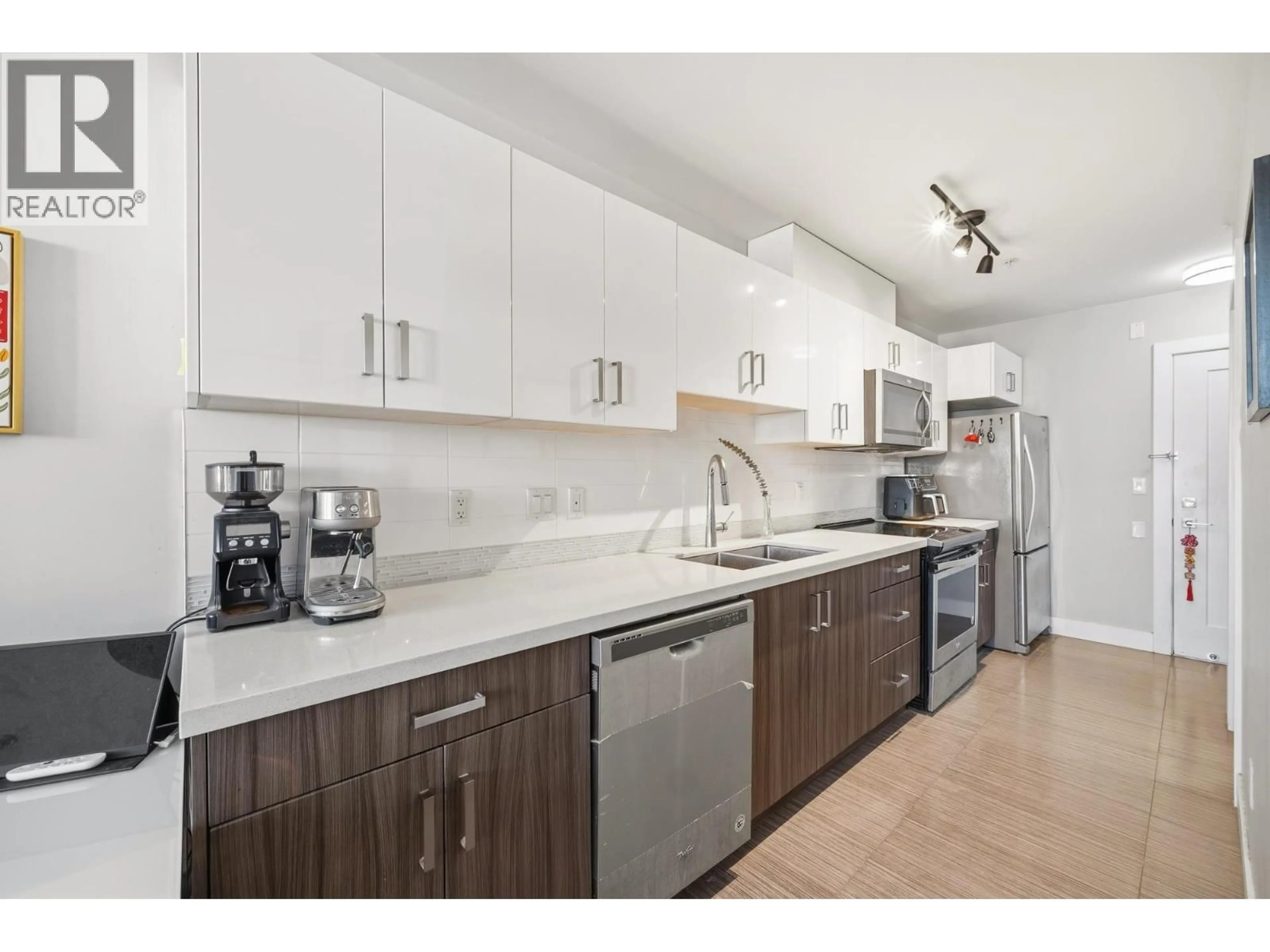 Unknown for 302 - 3939 KNIGHT STREET, Vancouver British Columbia V5N3L8