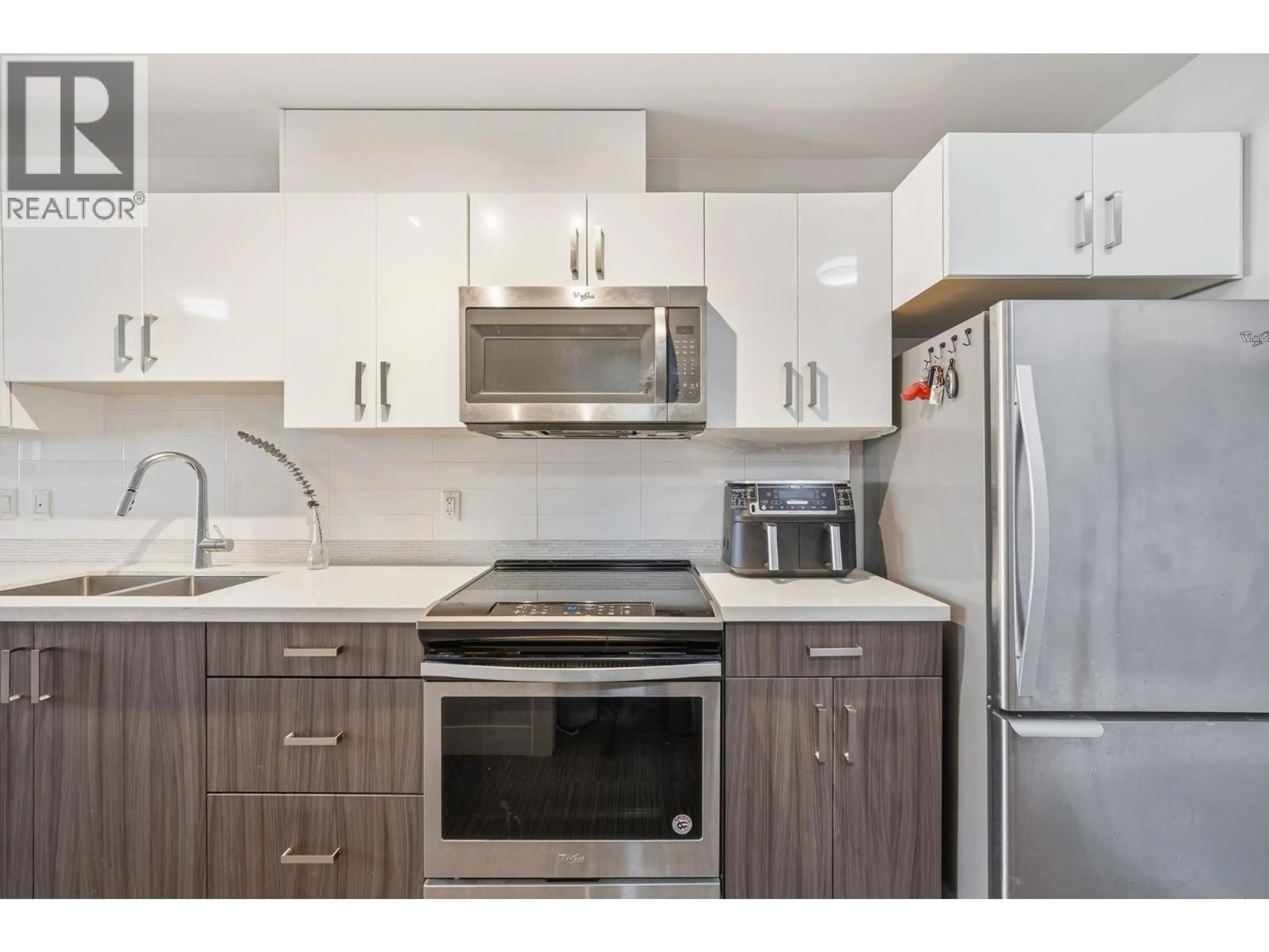 Standard kitchen, unknown for 302 - 3939 KNIGHT STREET, Vancouver British Columbia V5N3L8