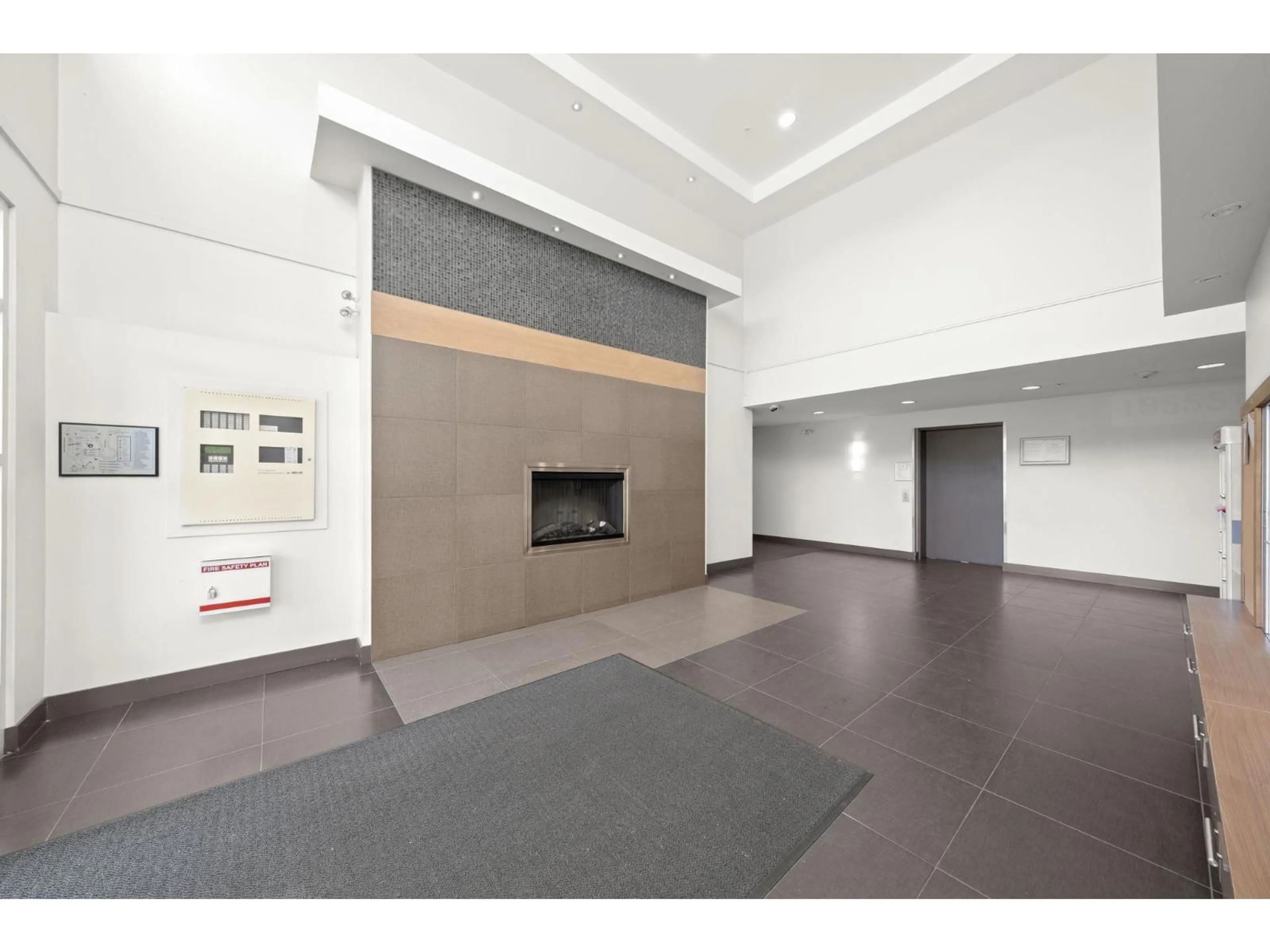 Indoor foyer for 318 - 13555 GATEWAY DRIVE, Surrey British Columbia V3T0B5