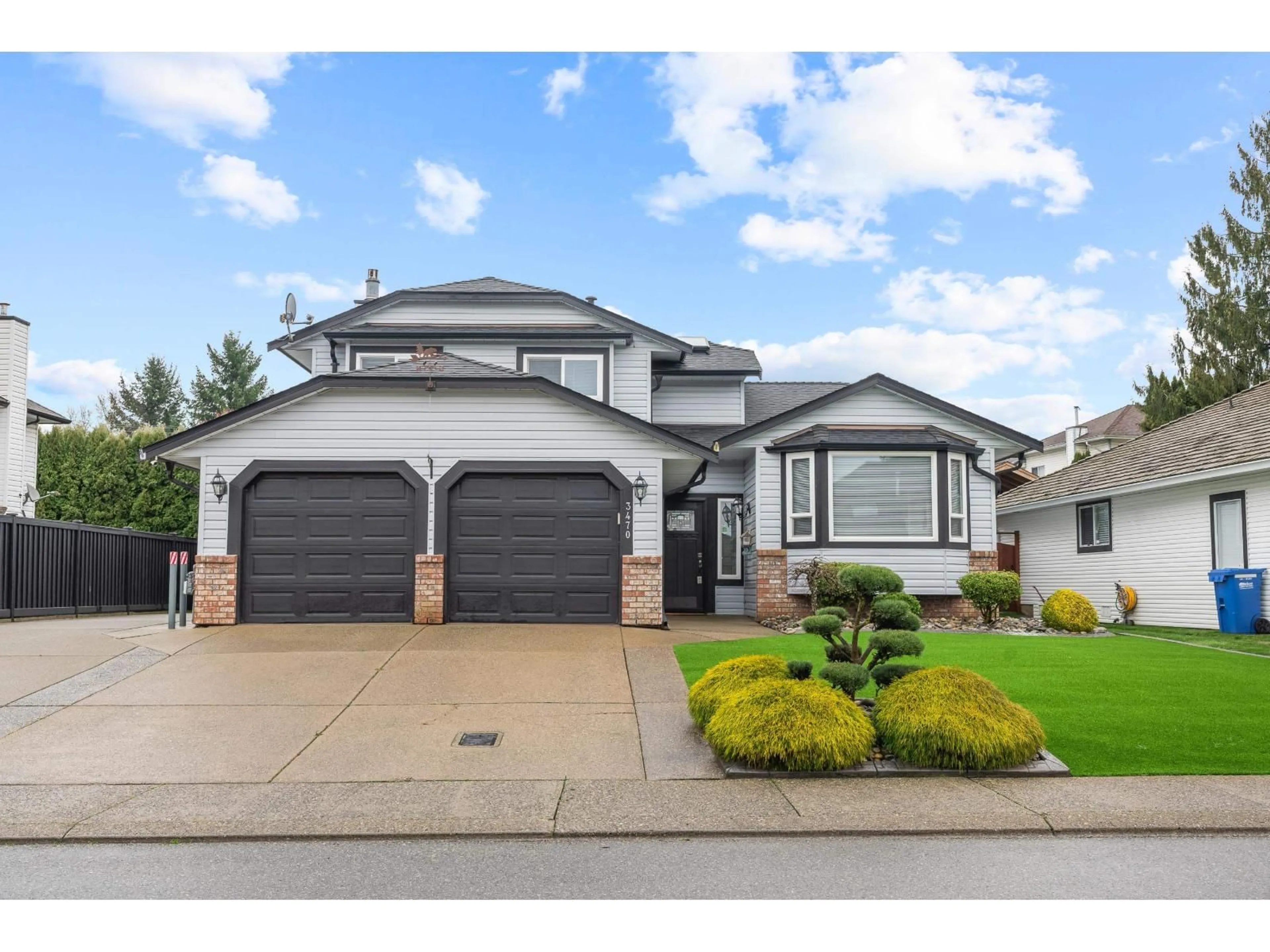 Home with vinyl exterior material, street for 3470 CHASE STREET, Abbotsford British Columbia V2T5A9