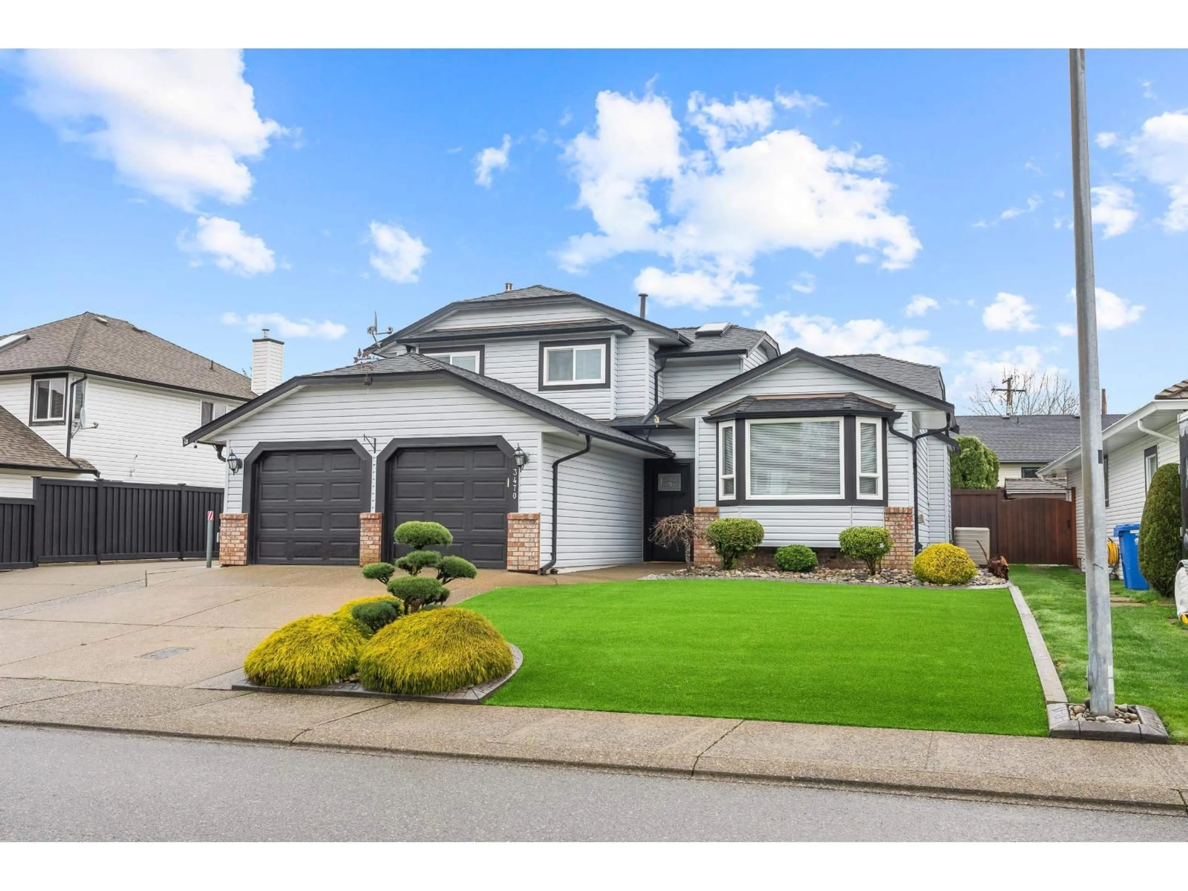 Home with vinyl exterior material, street for 3470 CHASE STREET, Abbotsford British Columbia V2T5A9