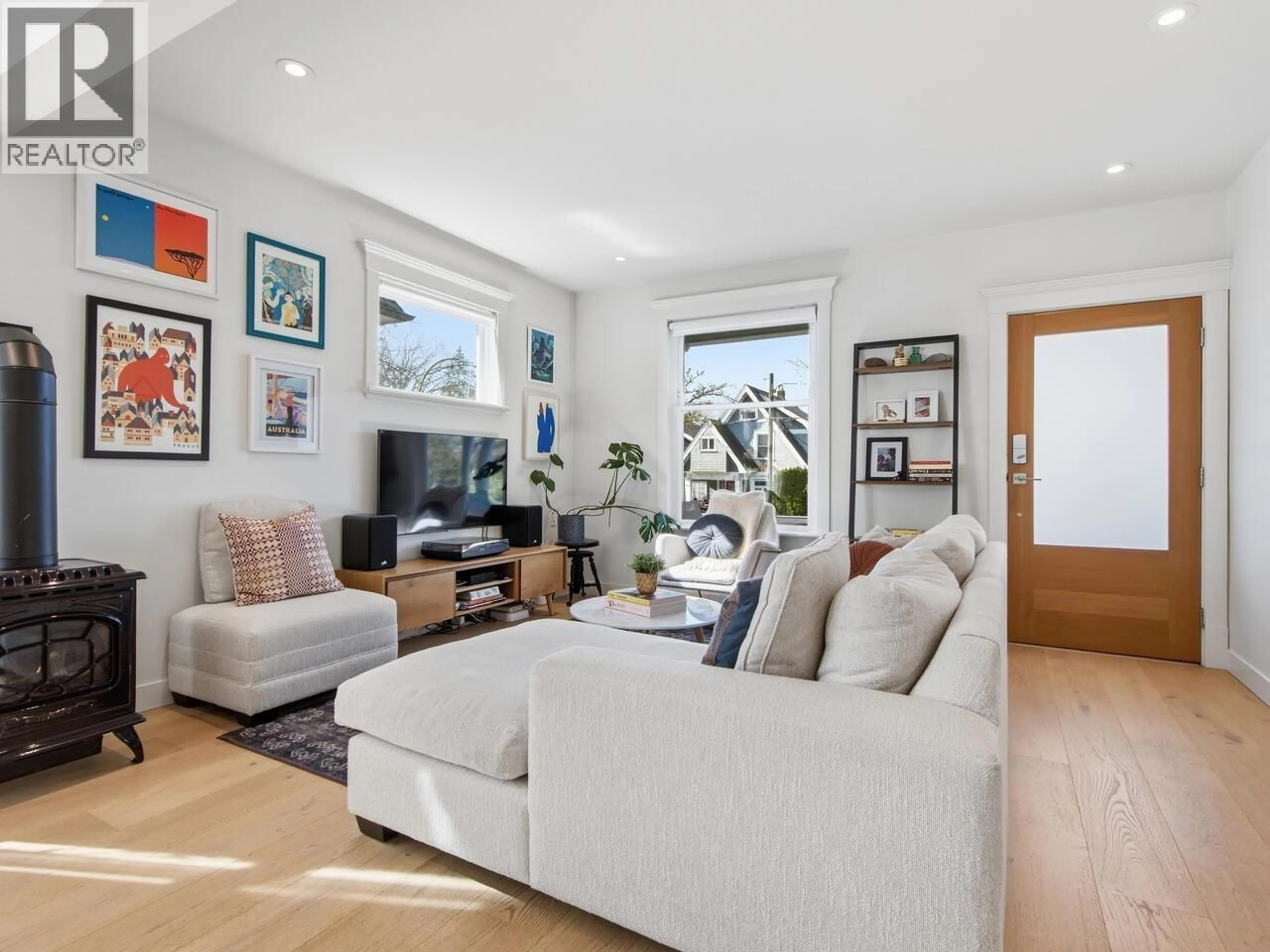 Living room with furniture, unknown for 2224 VICTORIA DRIVE, Vancouver British Columbia V5N4K6