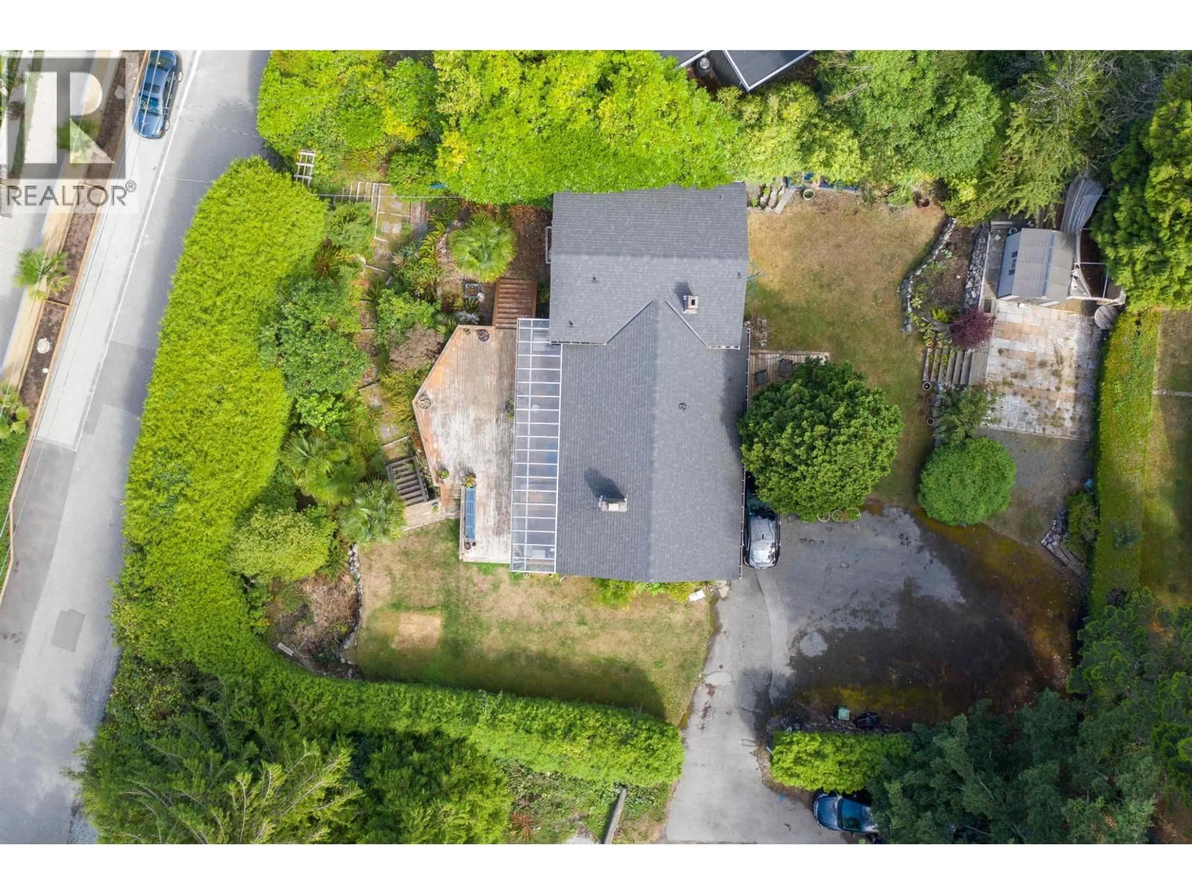 A pic from outside/outdoor area/front of a property/back of a property/a pic from drone, street for 7195 ROCKLAND WYND, West Vancouver British Columbia V7W2L2