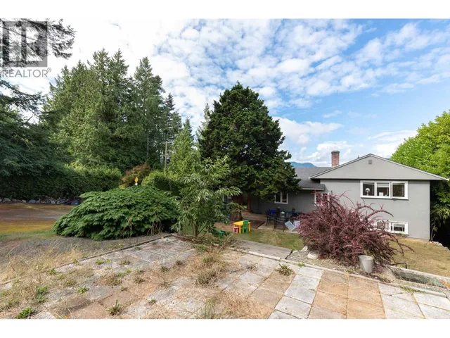 7195 ROCKLAND WYND, West Vancouver 3