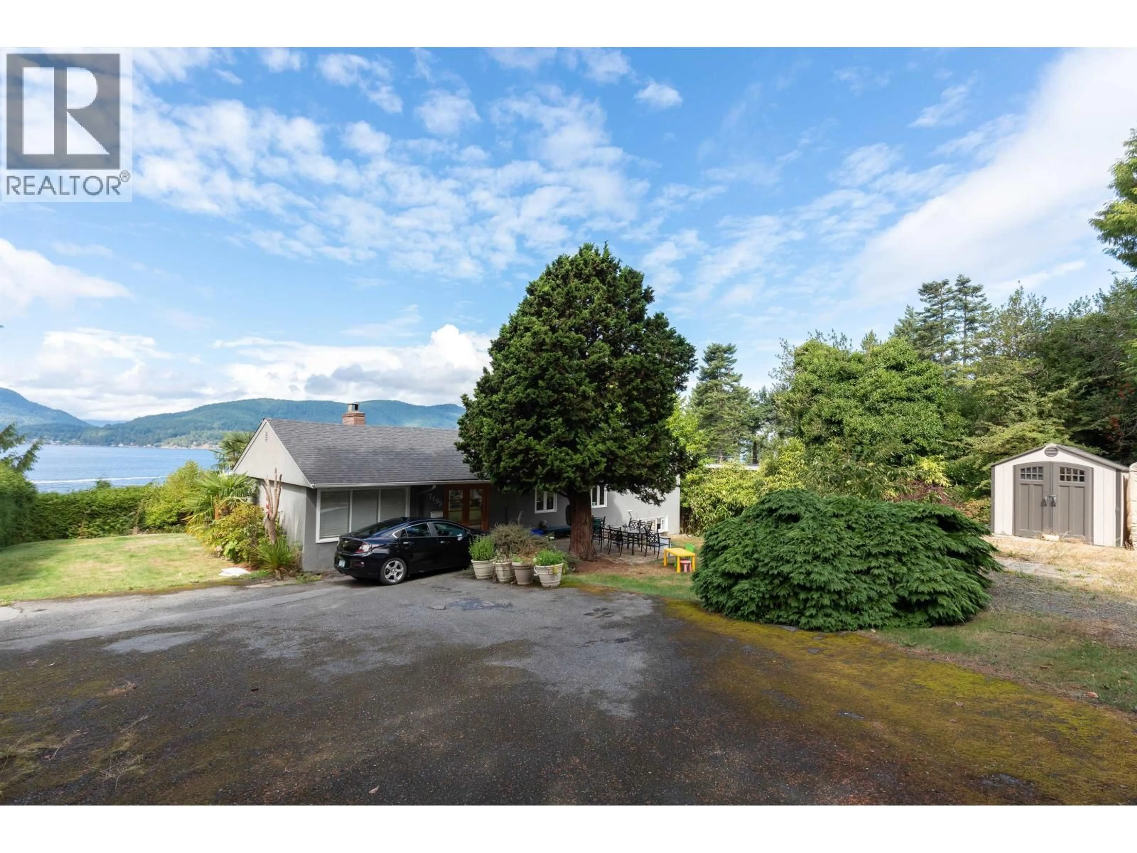 A pic from outside/outdoor area/front of a property/back of a property/a pic from drone, water/lake/river/ocean view for 7195 ROCKLAND WYND, West Vancouver British Columbia V7W2L2