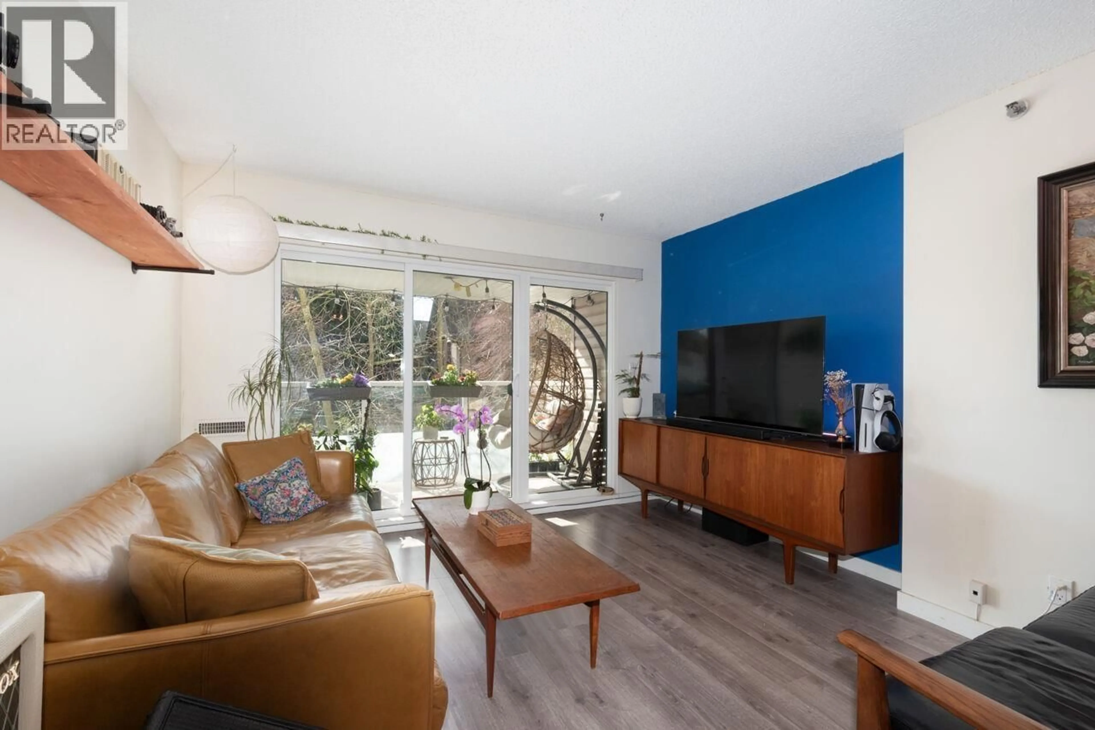 Living room with furniture, wood/laminate floor for 307 - 825 7TH AVENUE, Vancouver British Columbia V5T1P4