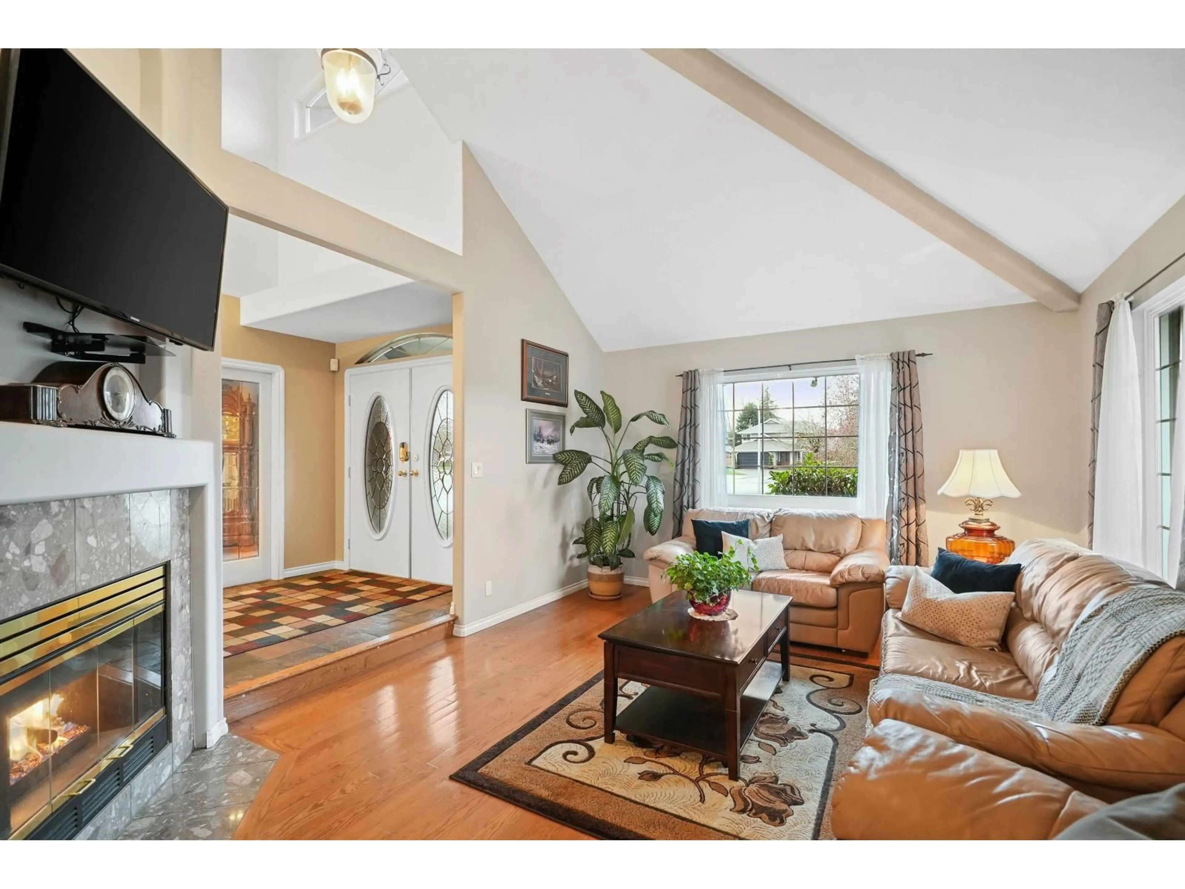 Living room with furniture, unknown for 19066 63B AVENUE, Surrey British Columbia V3S8G5