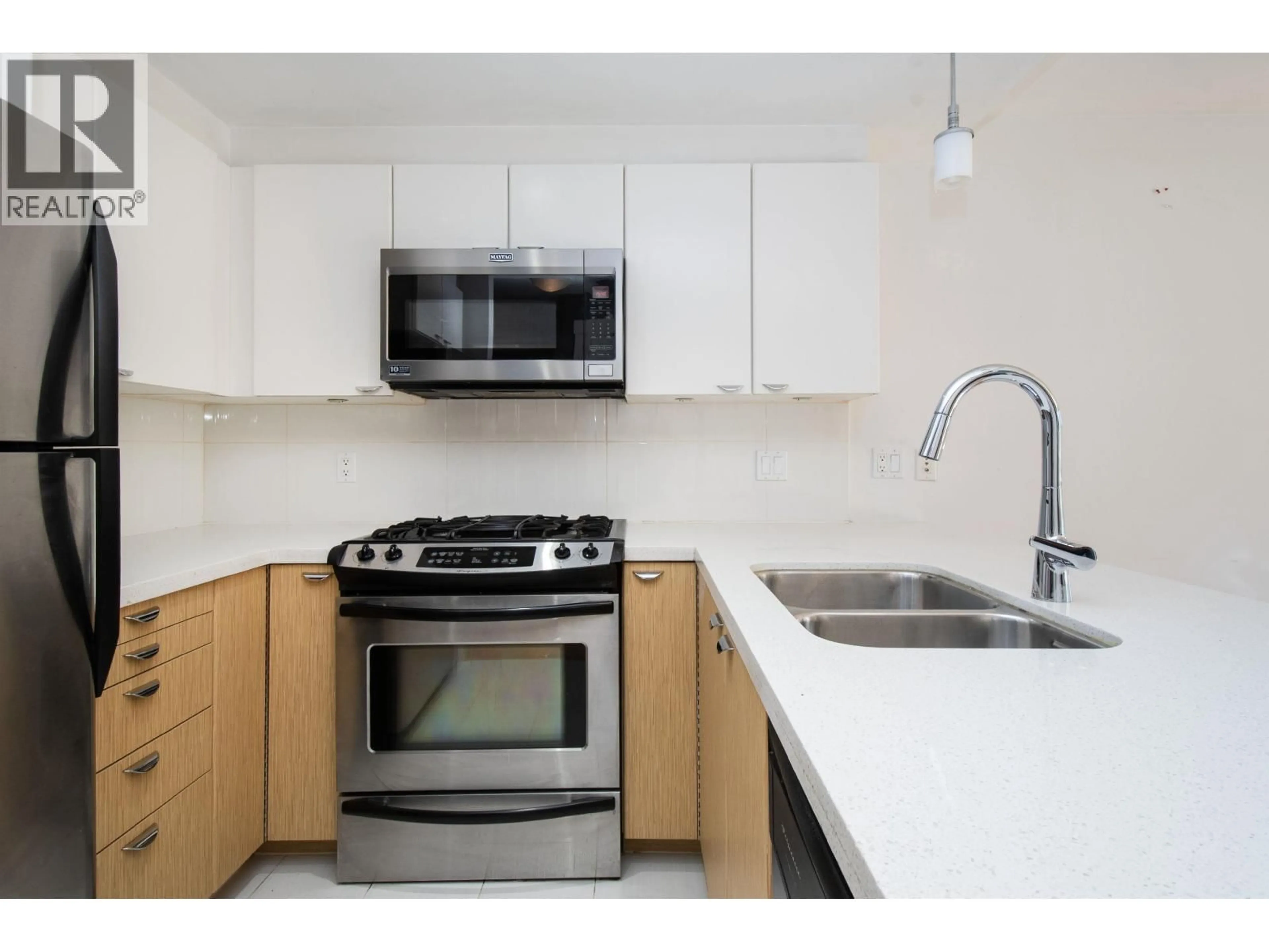 Standard kitchen, unknown for 301 - 160 3RD STREET, North Vancouver British Columbia V7M0A9