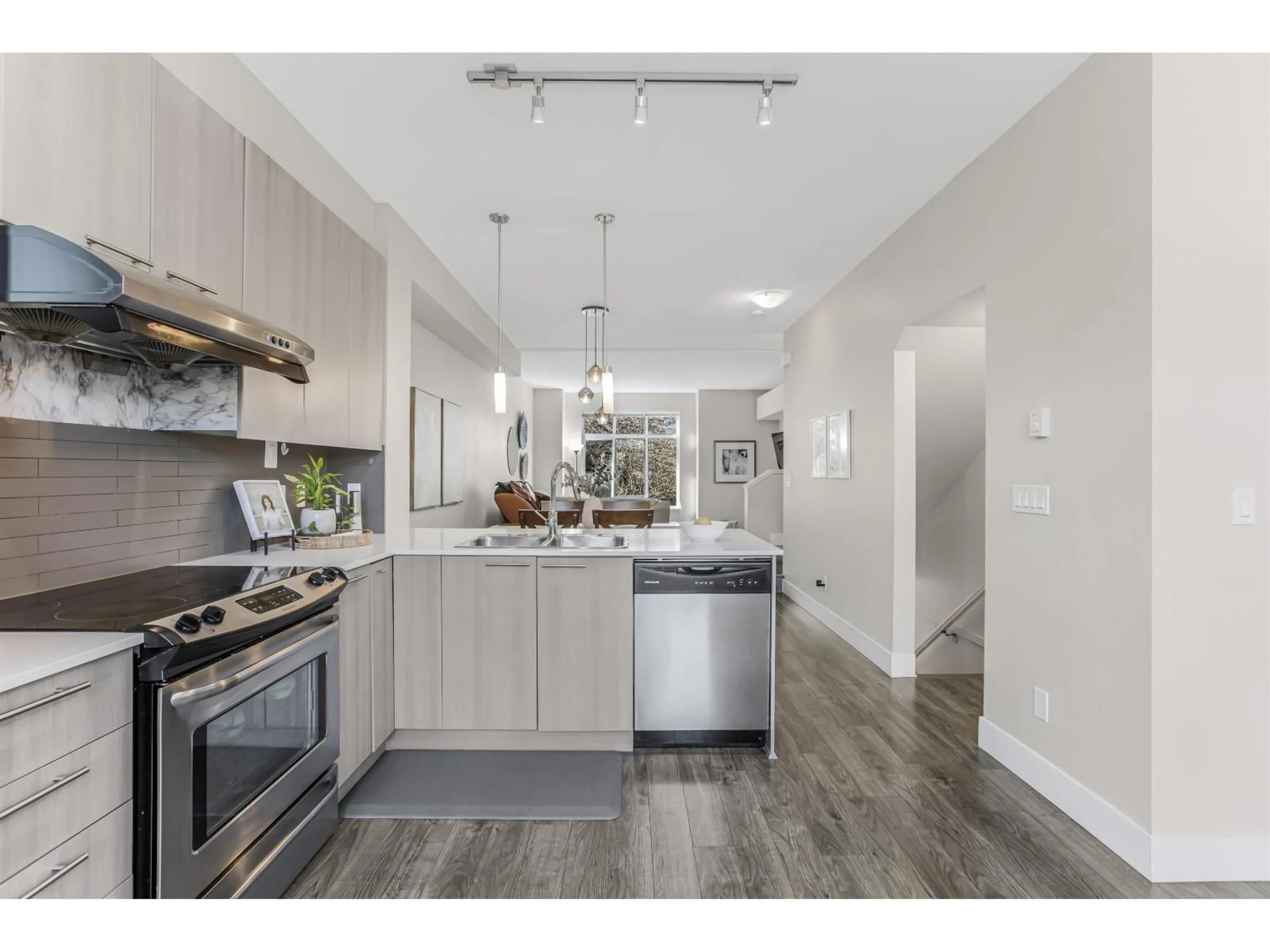 Open concept kitchen, unknown for 98 - 19433 68 AVENUE, Surrey British Columbia V4N6M8