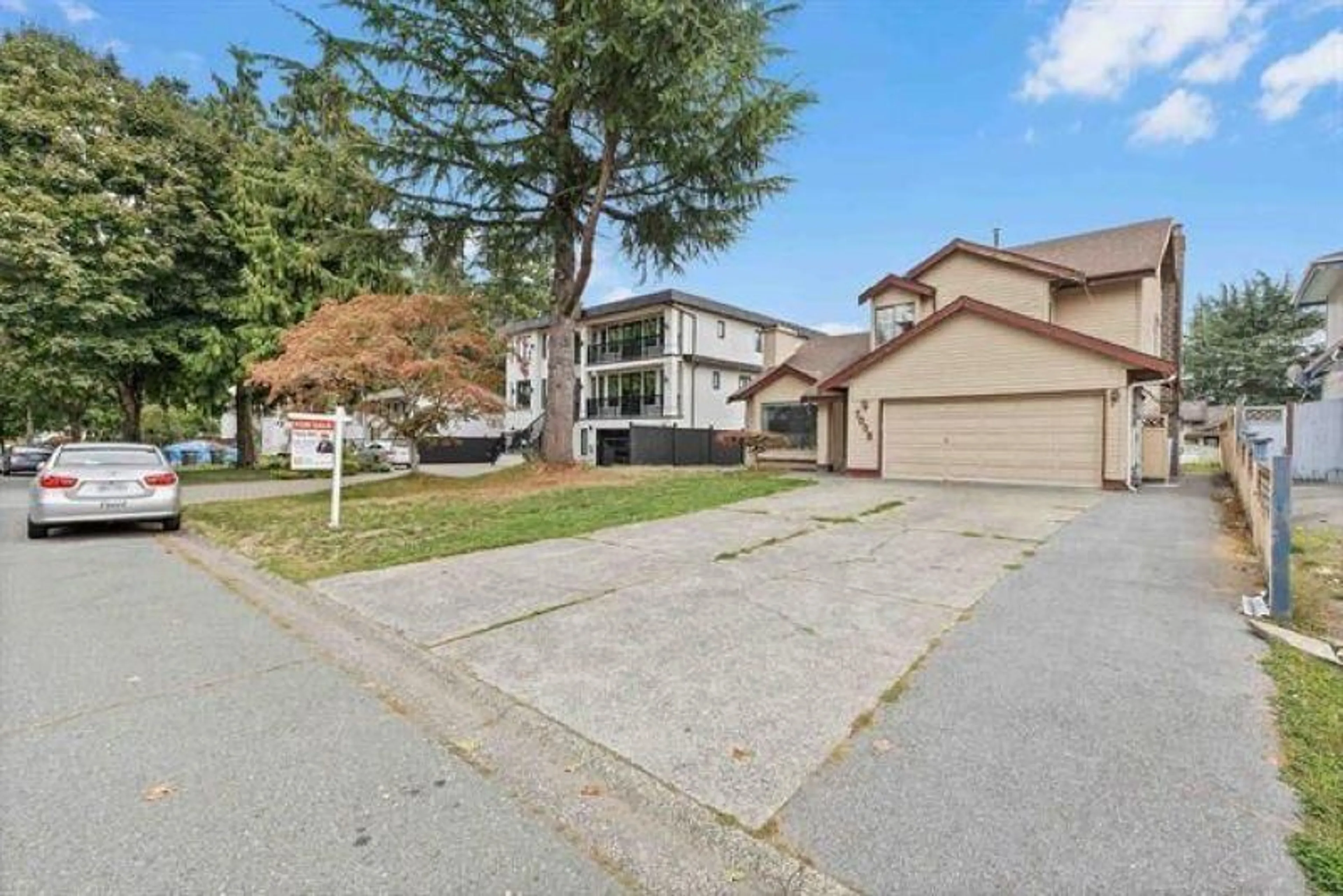 A pic from outside/outdoor area/front of a property/back of a property/a pic from drone, street for 7008 129A STREET, Surrey British Columbia V3W7B2