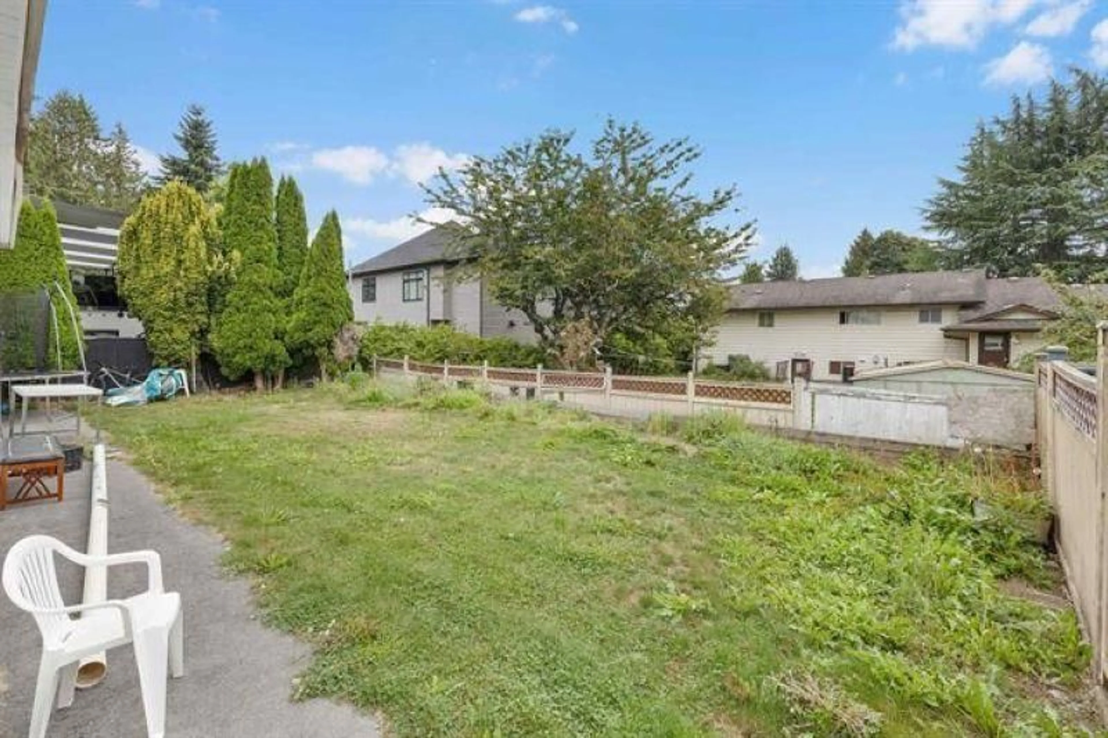 A pic from outside/outdoor area/front of a property/back of a property/a pic from drone, street for 7008 129A STREET, Surrey British Columbia V3W7B2