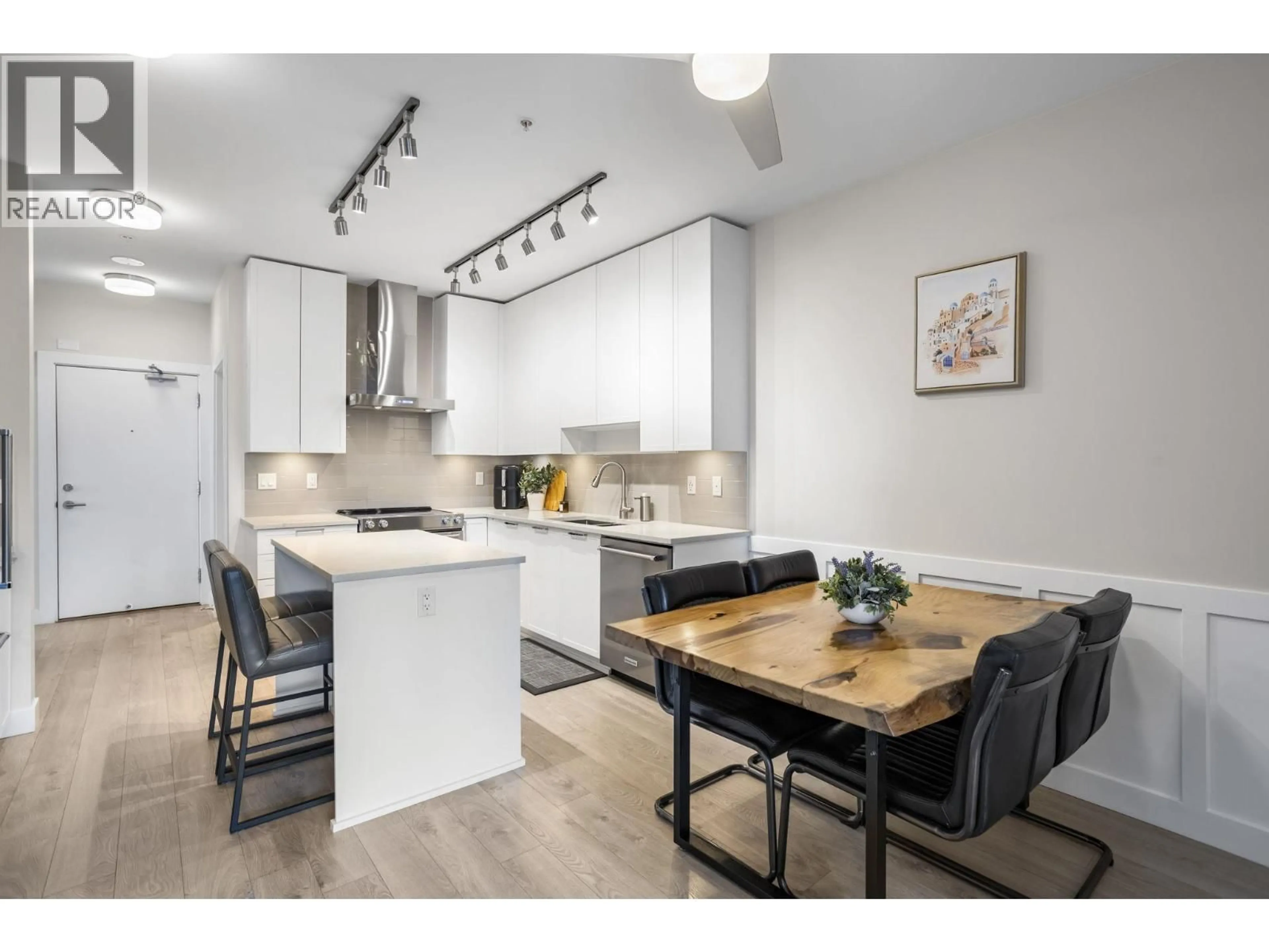 Unknown for 221 - 1768 GILMORE AVENUE, Burnaby British Columbia V5C0L4