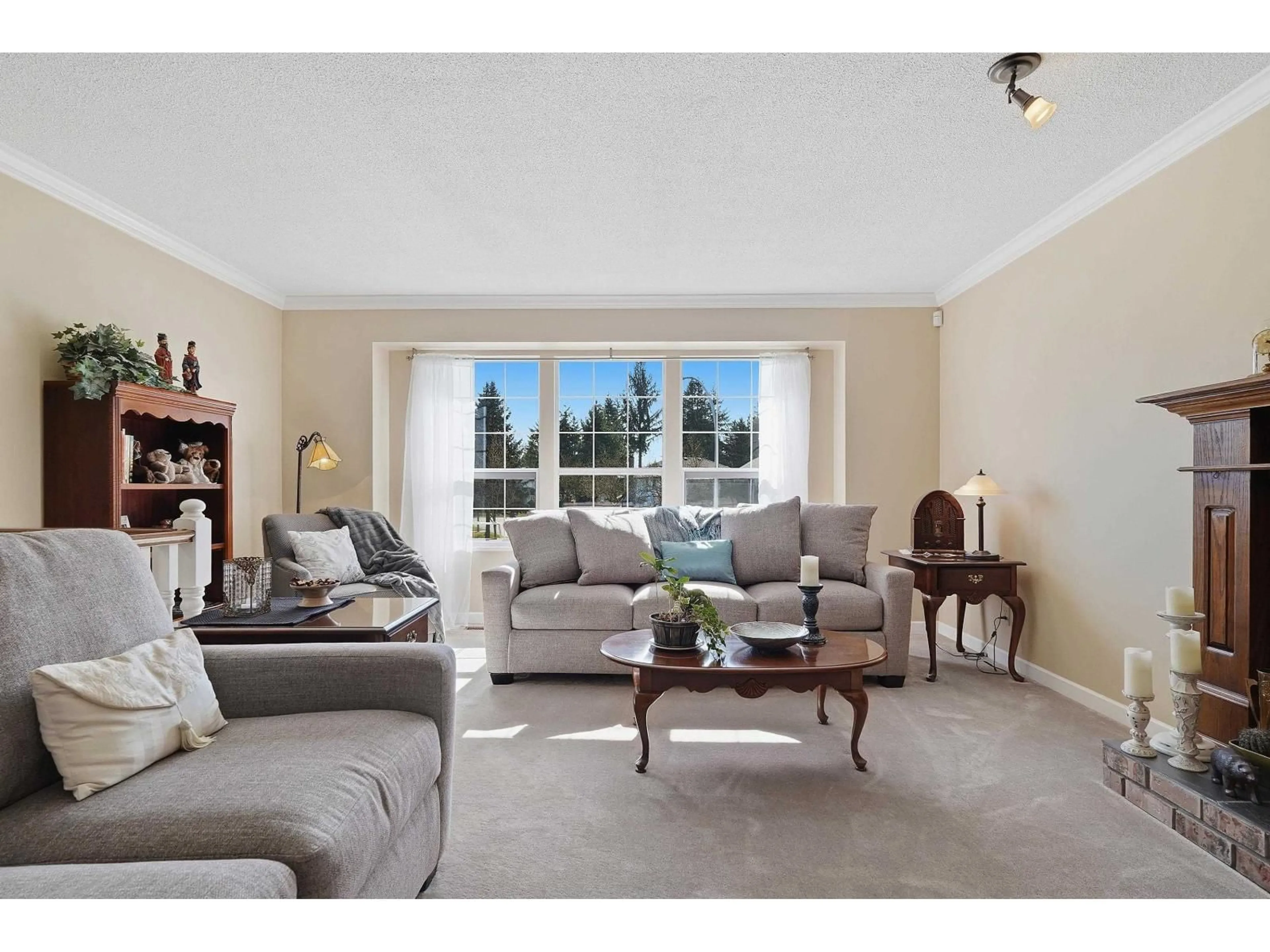 Living room with furniture, unknown for 9274 155 STREET, Surrey British Columbia V3R9B3
