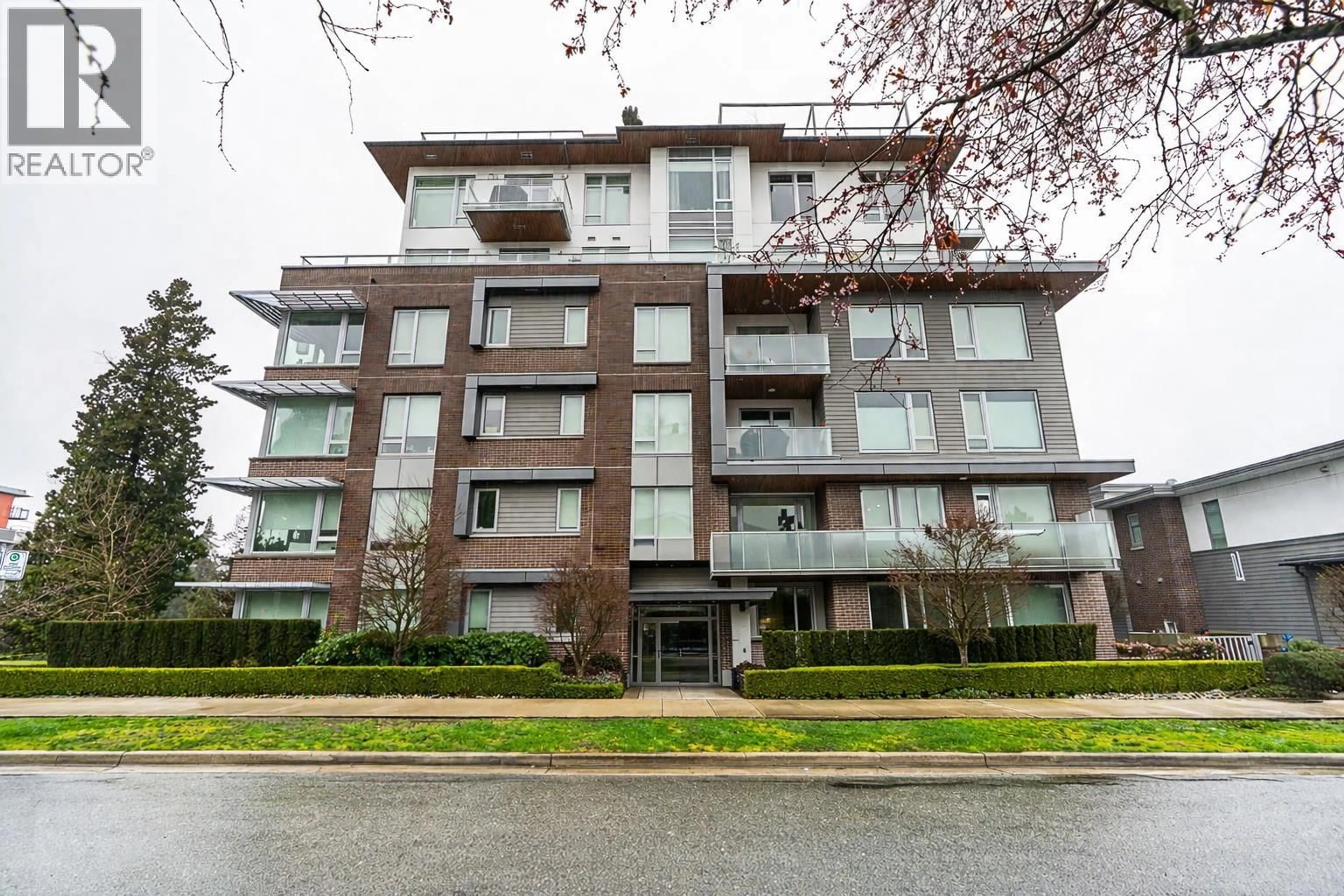 Patio, building for 108 - 489 26TH AVENUE, Vancouver British Columbia V5Y0M8