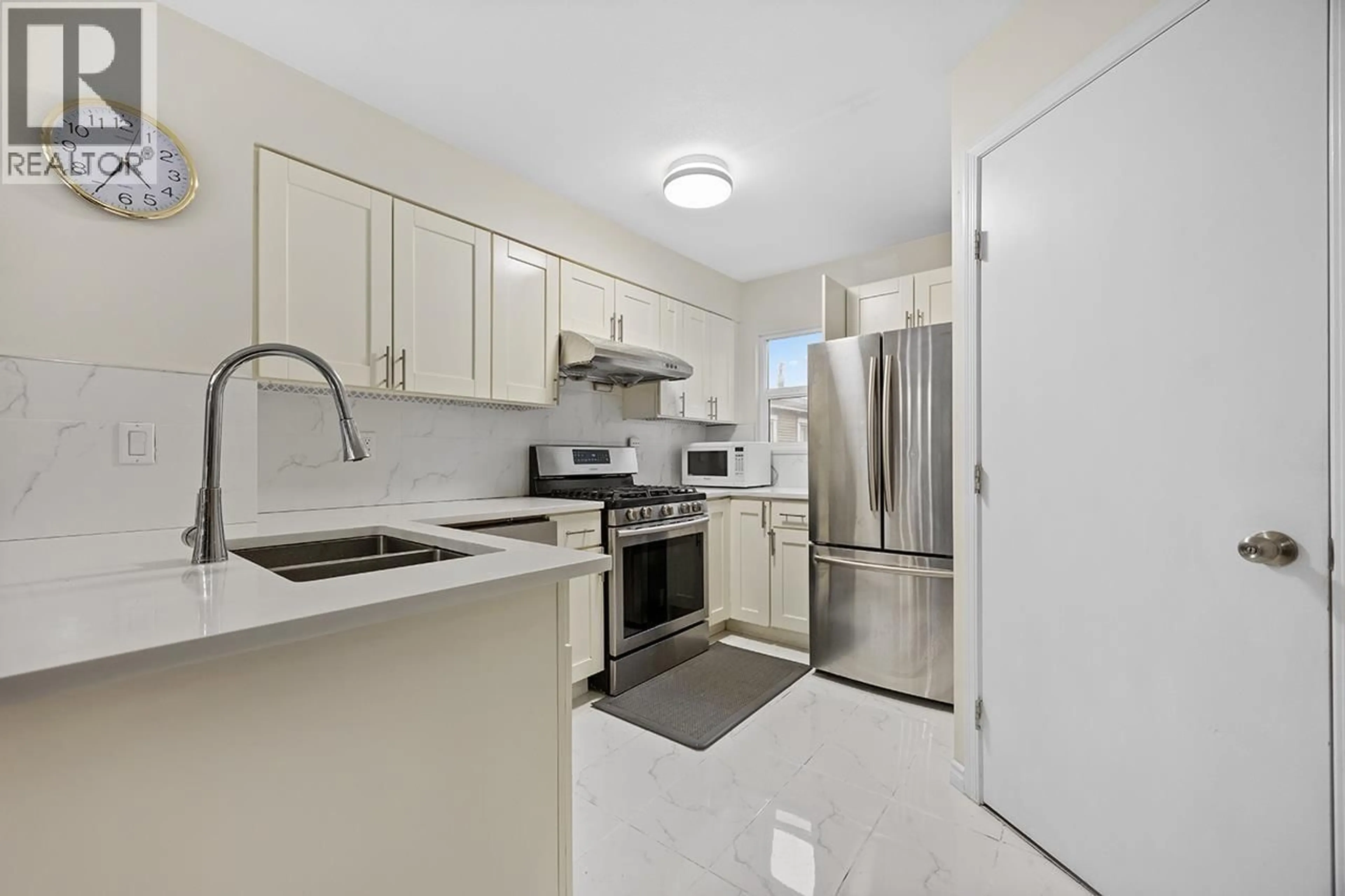 Standard kitchen, unknown for 52 - 7088 LYNNWOOD DRIVE, Richmond British Columbia V7C5V3