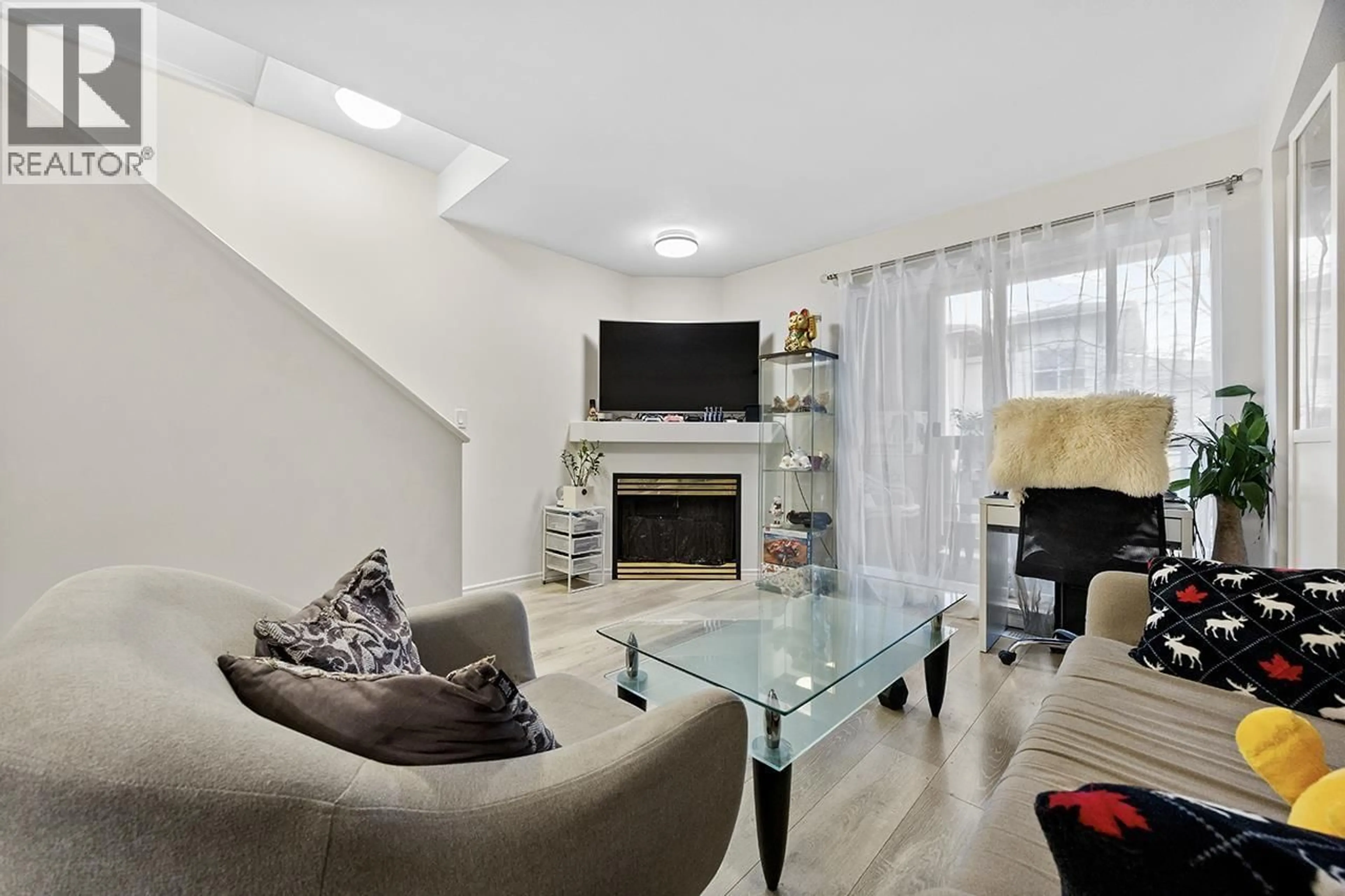 Living room with furniture, unknown for 52 - 7088 LYNNWOOD DRIVE, Richmond British Columbia V7C5V3