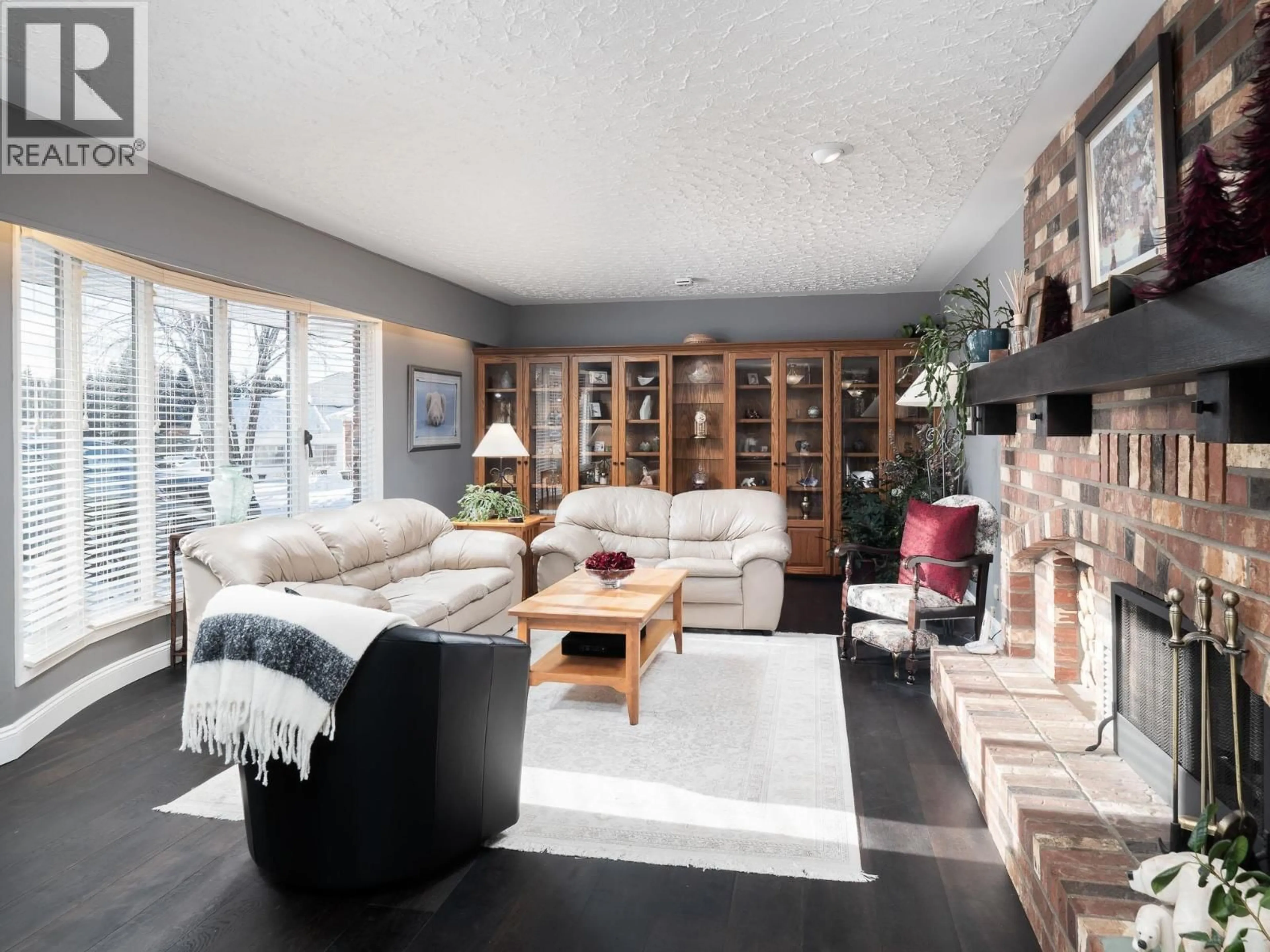 Living room with furniture, unknown for 3015 RIDGEVIEW DRIVE, Prince George British Columbia V2K3T5