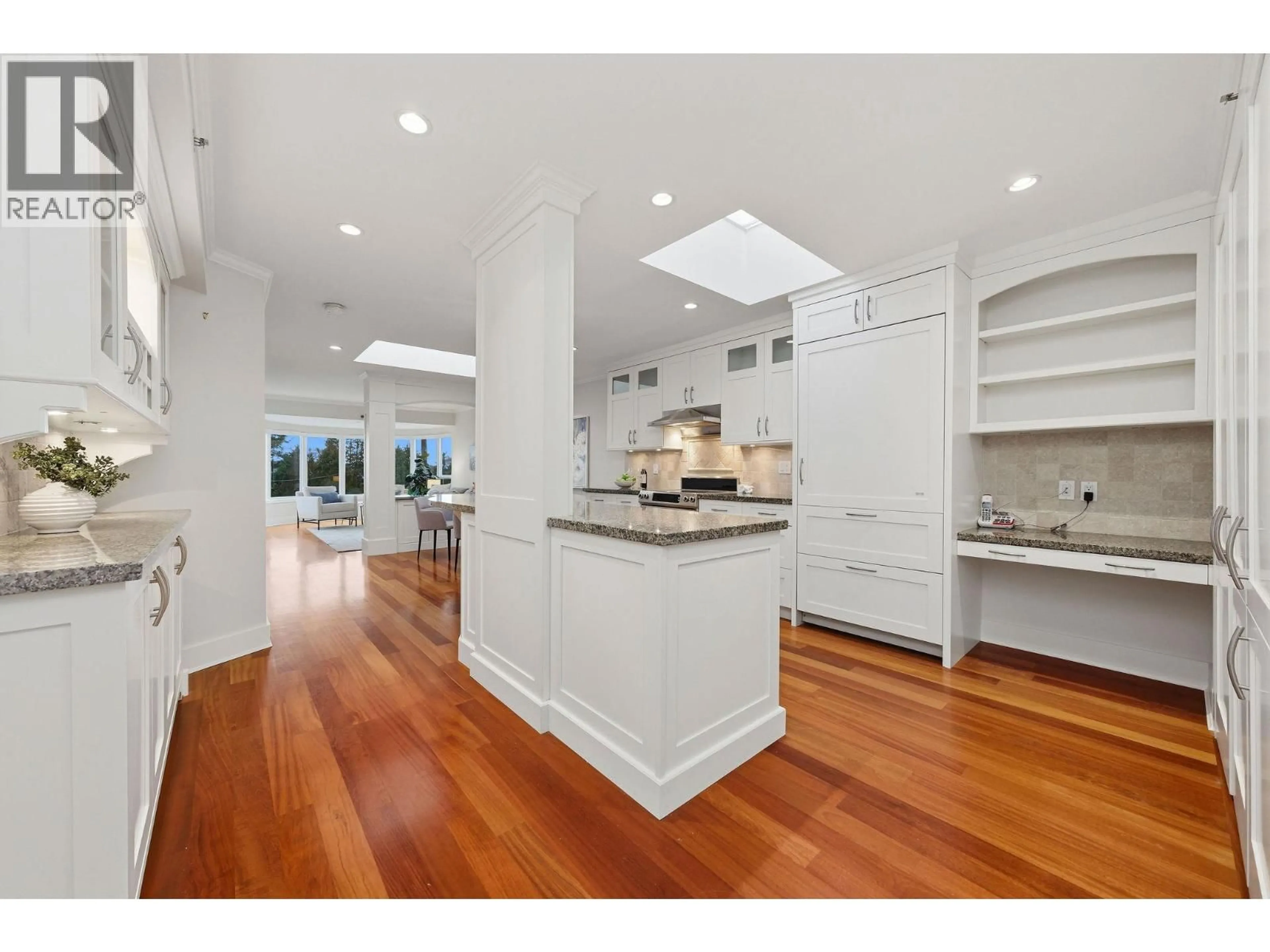 Unknown for 302 - 2455 BELLEVUE AVENUE, West Vancouver British Columbia V7V1E1