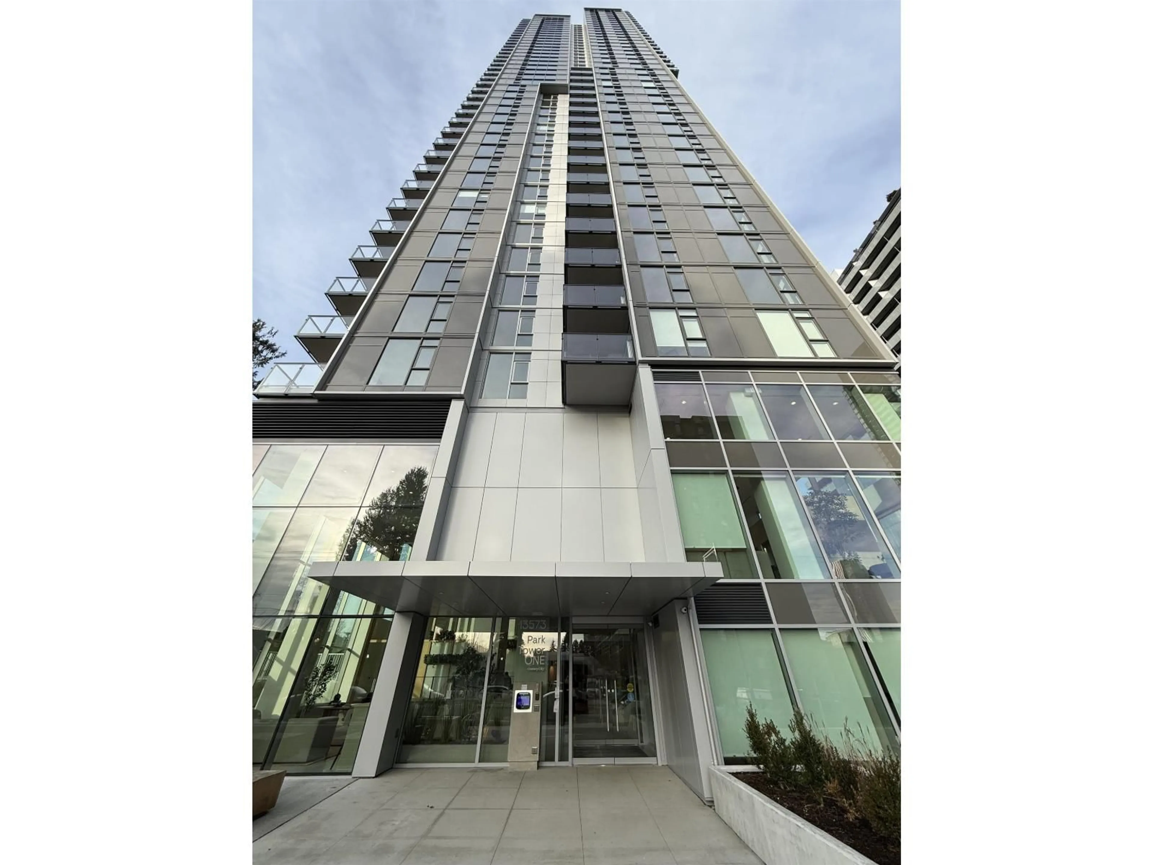 Indoor foyer for 3001 - 13573 98A AVENUE, Surrey British Columbia V3T0X1