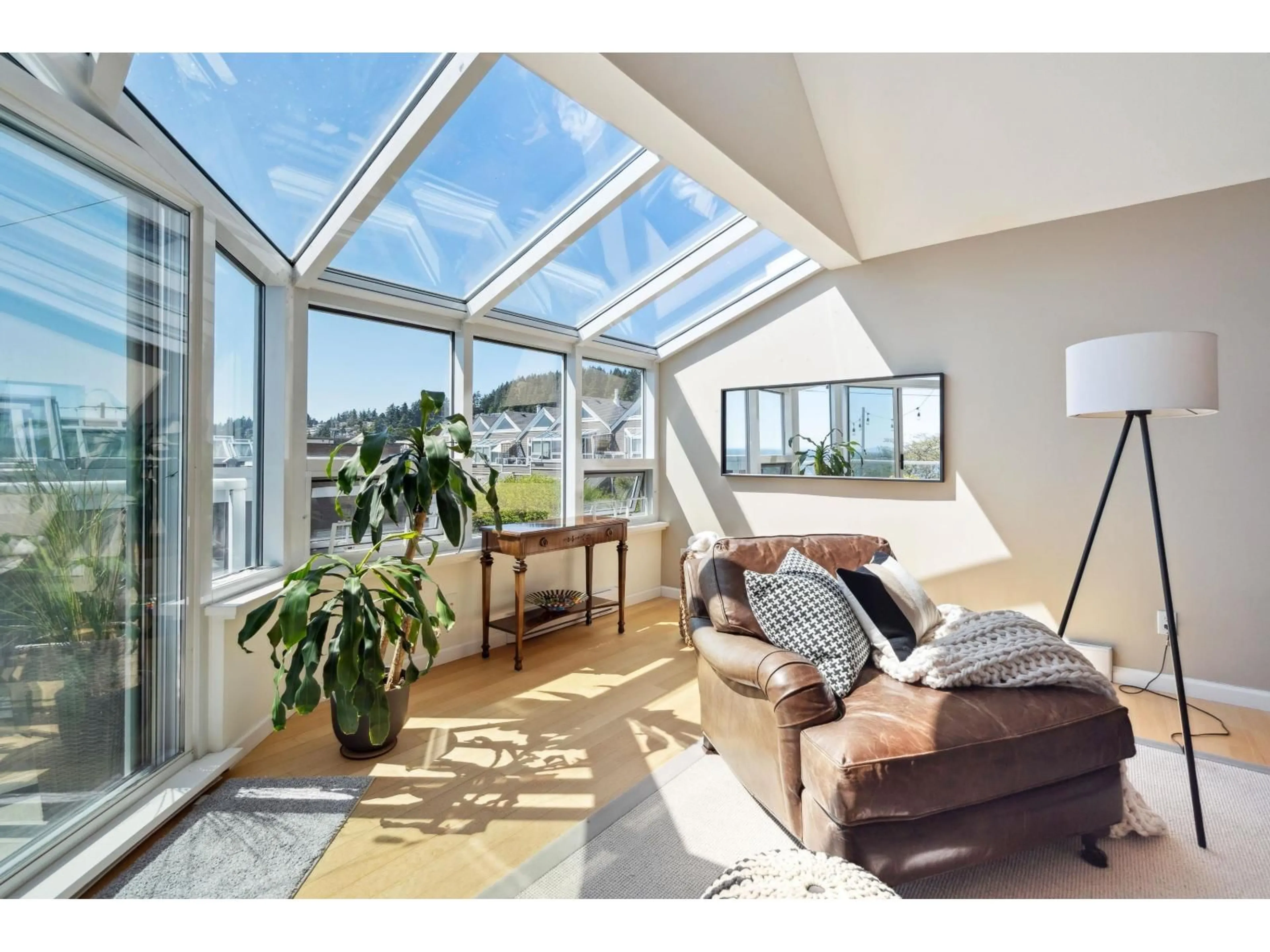 Living room with furniture, unknown for 1107 ELM STREET, White Rock British Columbia V4B1C1