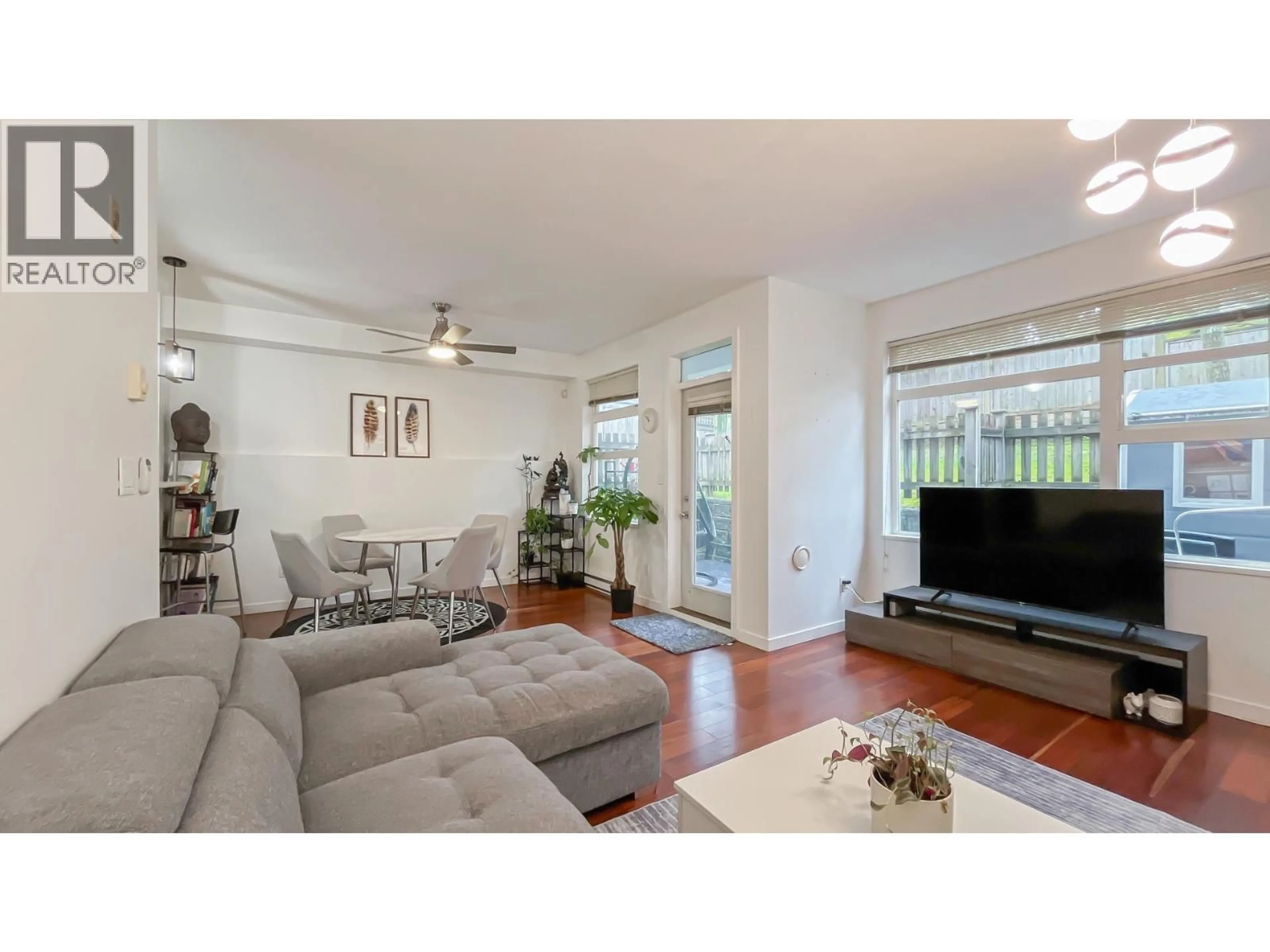 Living room with furniture, unknown for 41 - 6528 DENBIGH AVENUE, Burnaby British Columbia V5H3R8