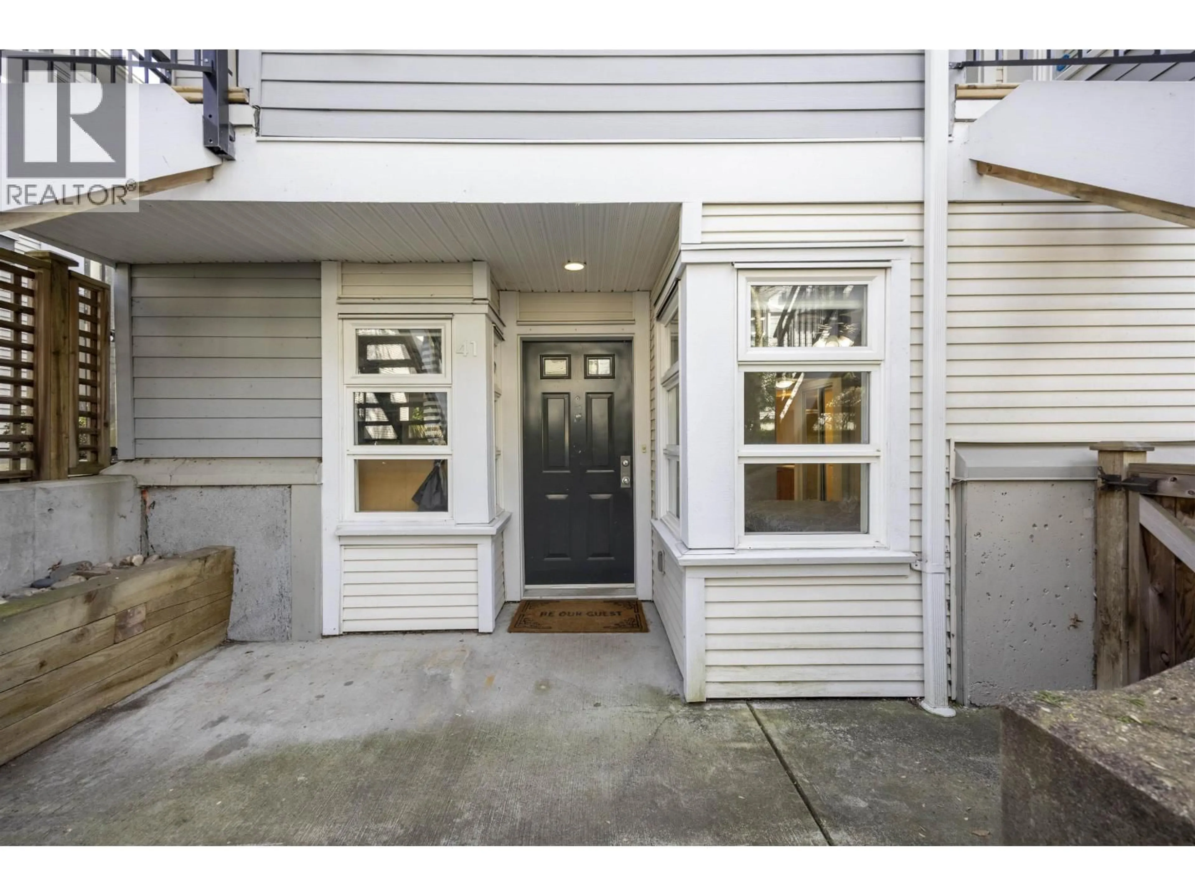 Indoor entryway for 41 - 6528 DENBIGH AVENUE, Burnaby British Columbia V5H3R8