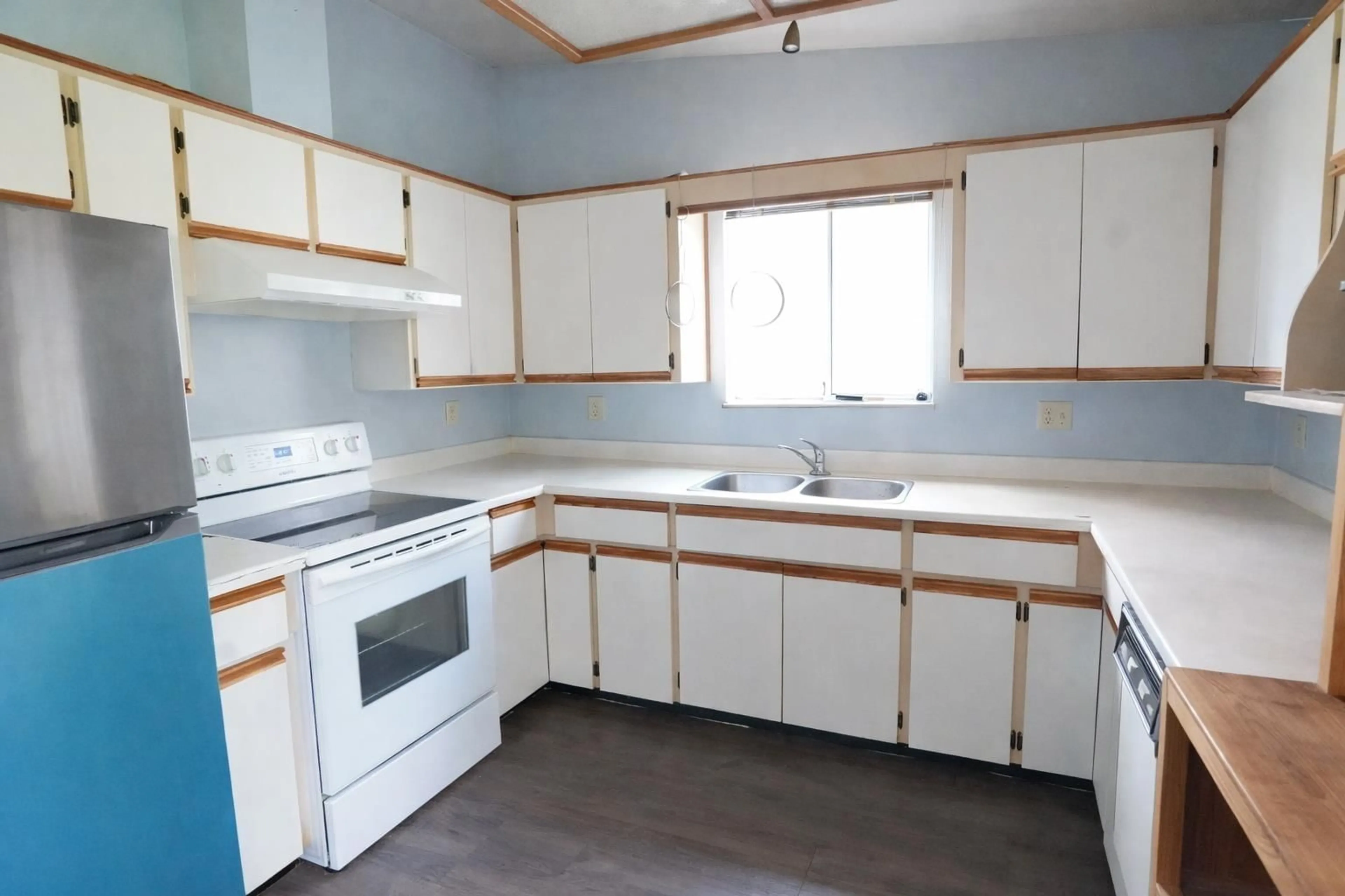Standard kitchen, wood/laminate floor for 11473 HEATH CRESCENT, Delta British Columbia V4C1C5
