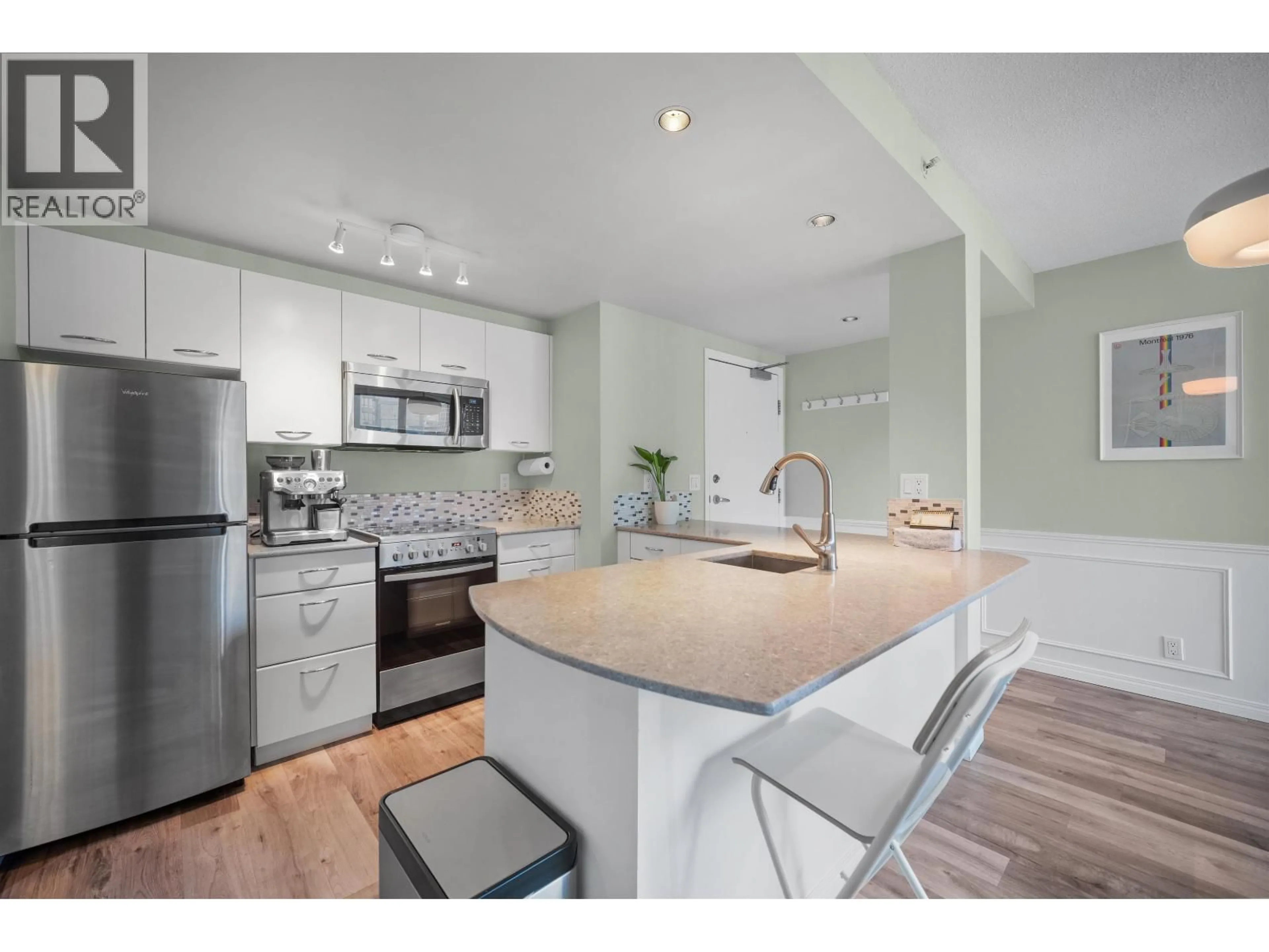 Open concept kitchen, unknown for 1001 - 1331 GEORGIA STREET, Vancouver British Columbia V6E4P1