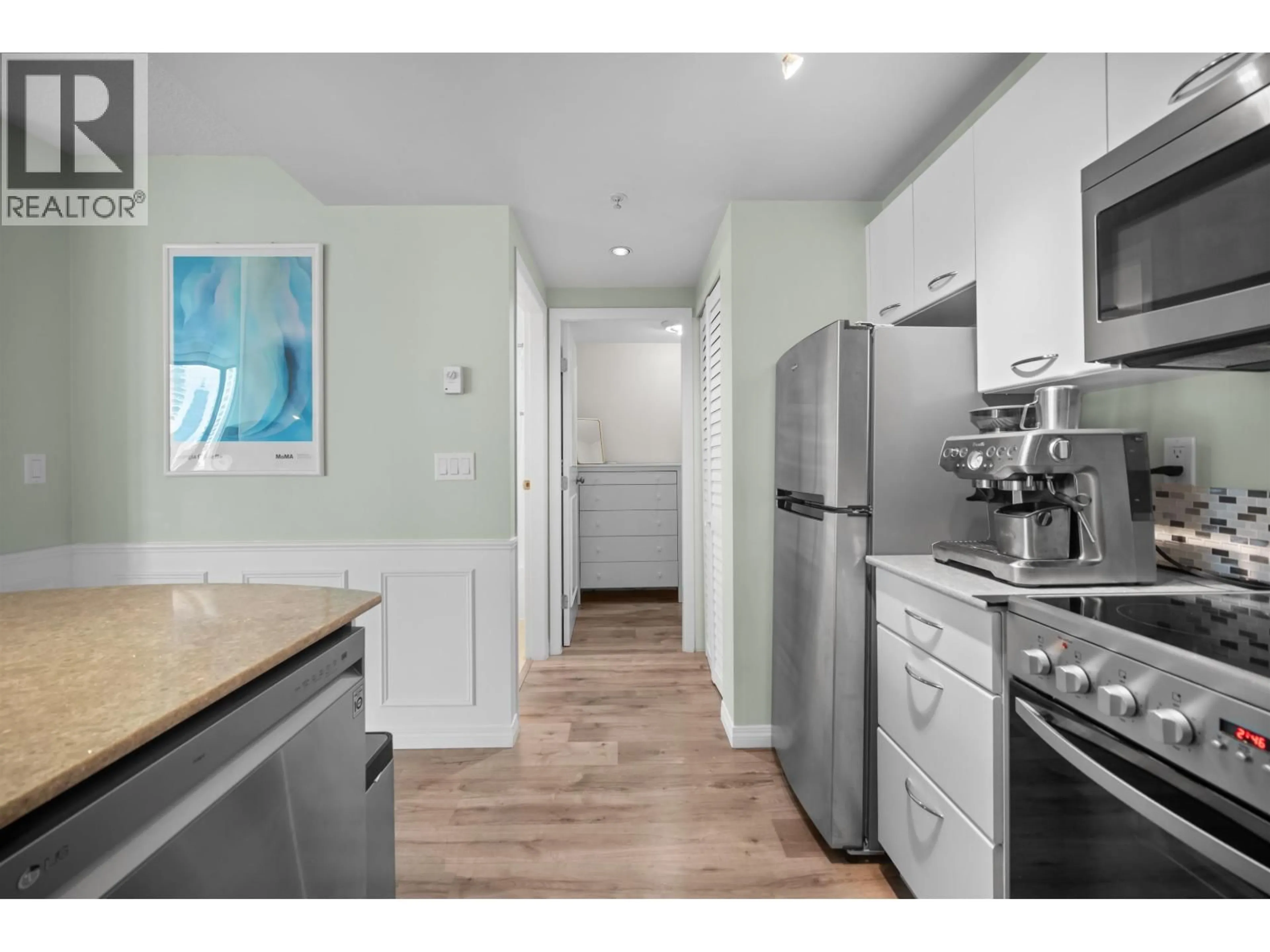 Standard kitchen, wood/laminate floor for 1001 - 1331 GEORGIA STREET, Vancouver British Columbia V6E4P1