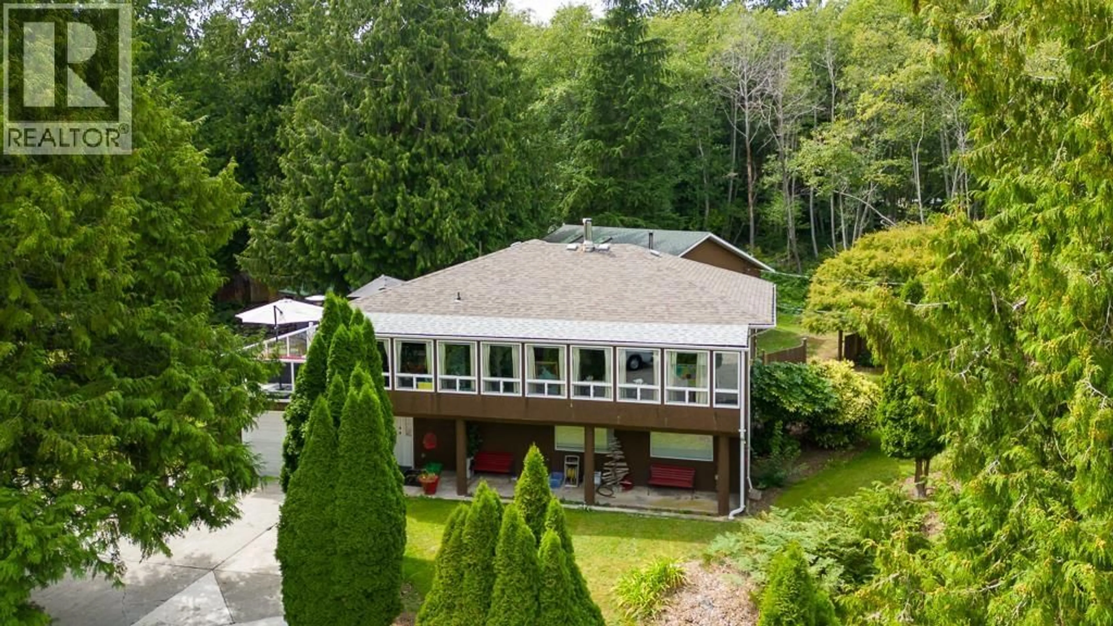 A pic from outside/outdoor area/front of a property/back of a property/a pic from drone, unknown for 7781 HART ROAD, Halfmoon Bay British Columbia V7Z1A2