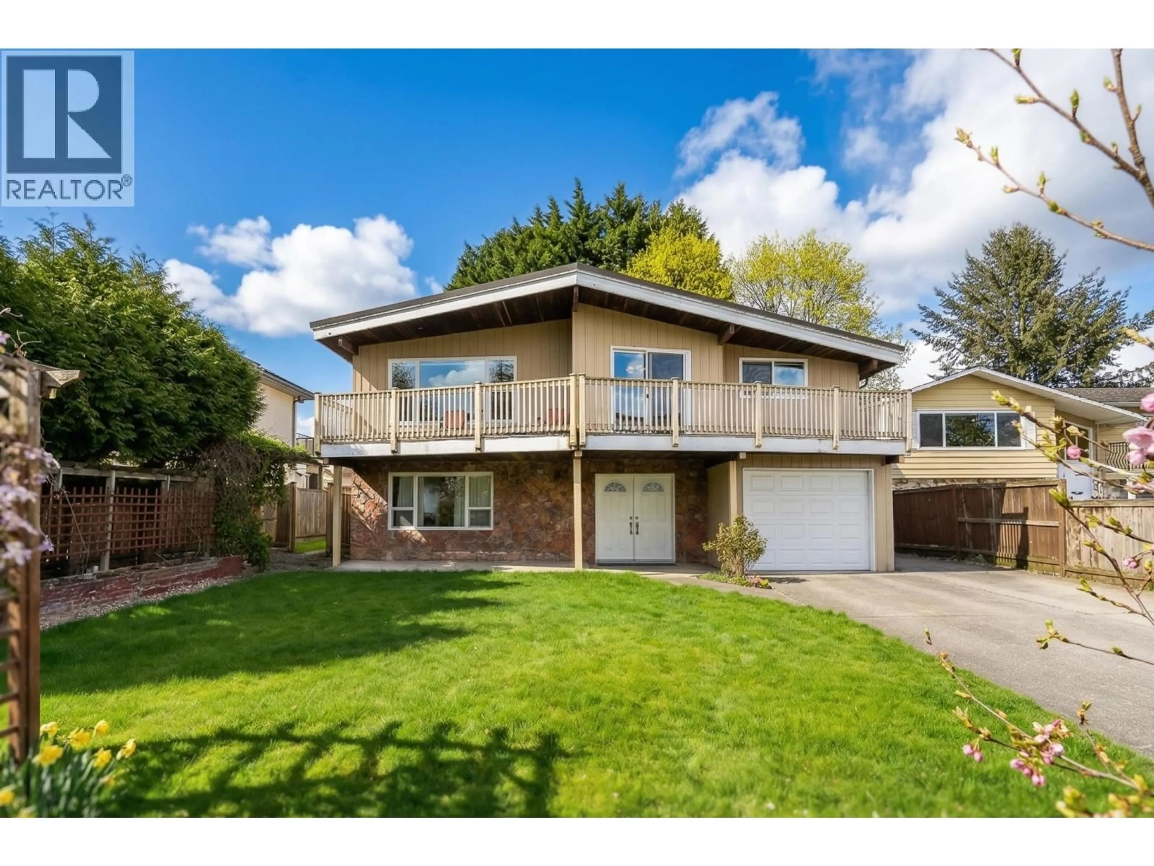 Home with vinyl exterior material, street for 4831 FOXGLOVE CRESCENT, Richmond British Columbia V7C2K4