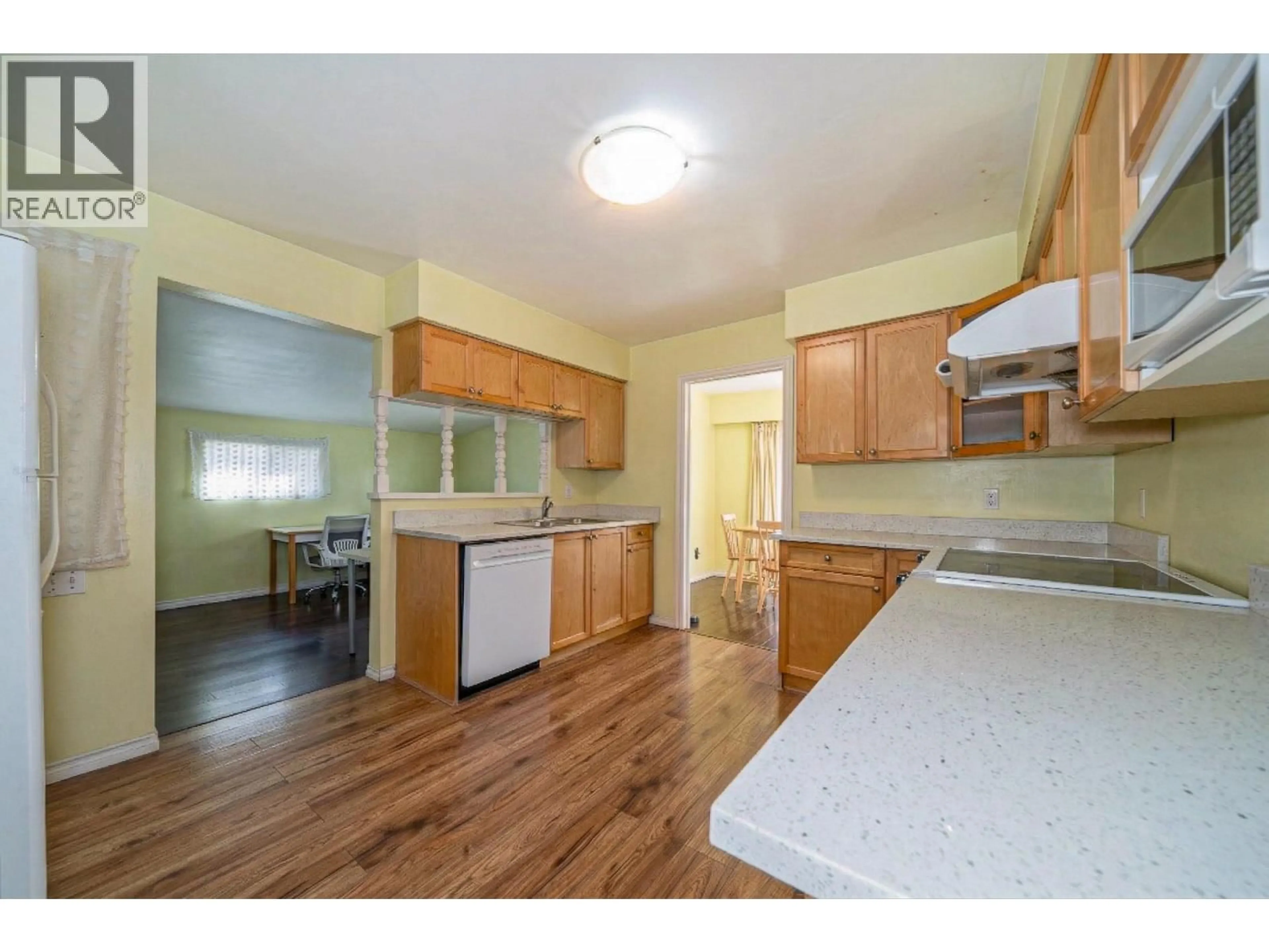 Standard kitchen, wood/laminate floor for 4831 FOXGLOVE CRESCENT, Richmond British Columbia V7C2K4