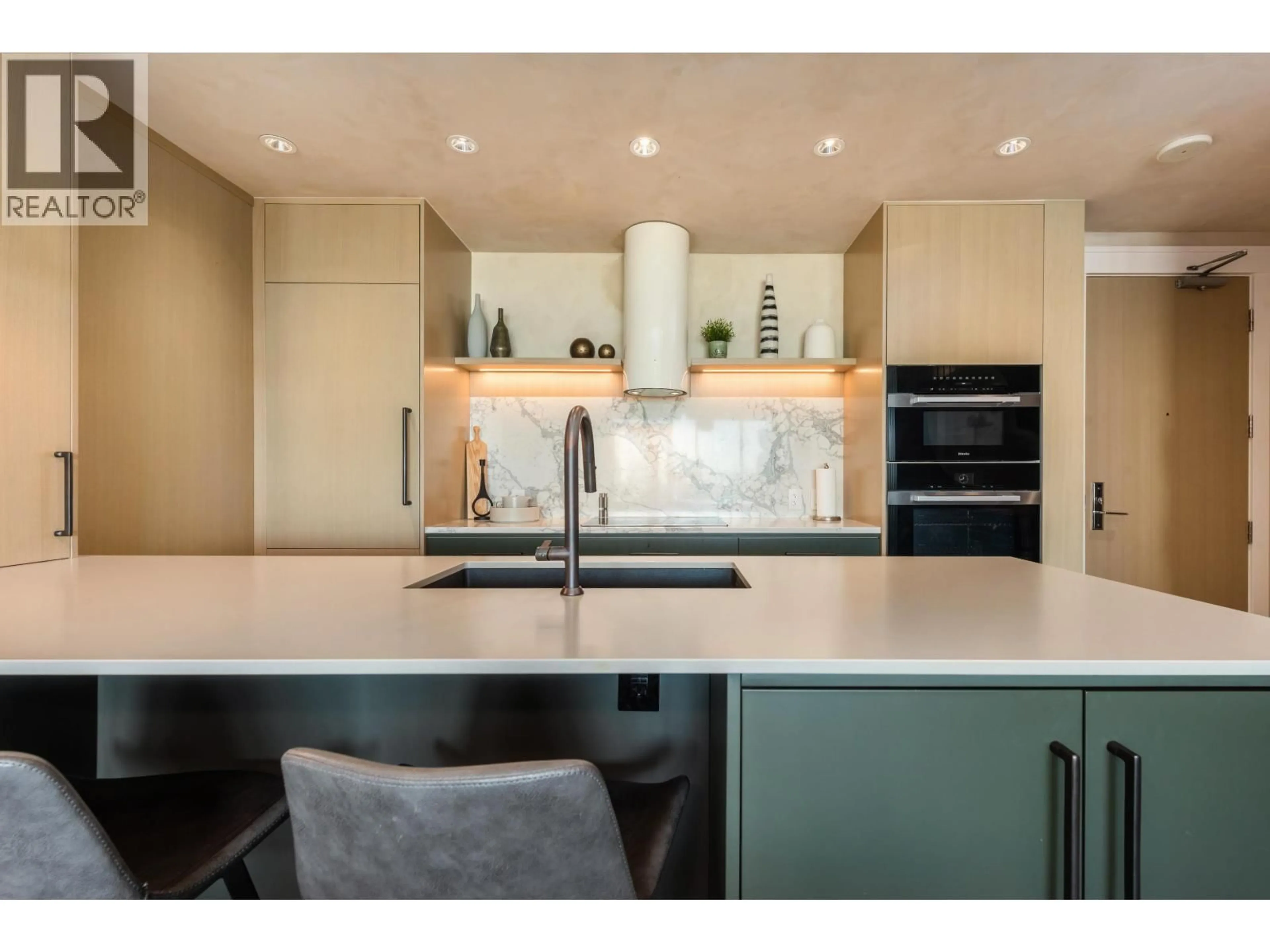 Contemporary kitchen, unknown for 805 - 1616 COLUMBIA STREET, Vancouver British Columbia V5Y0B7