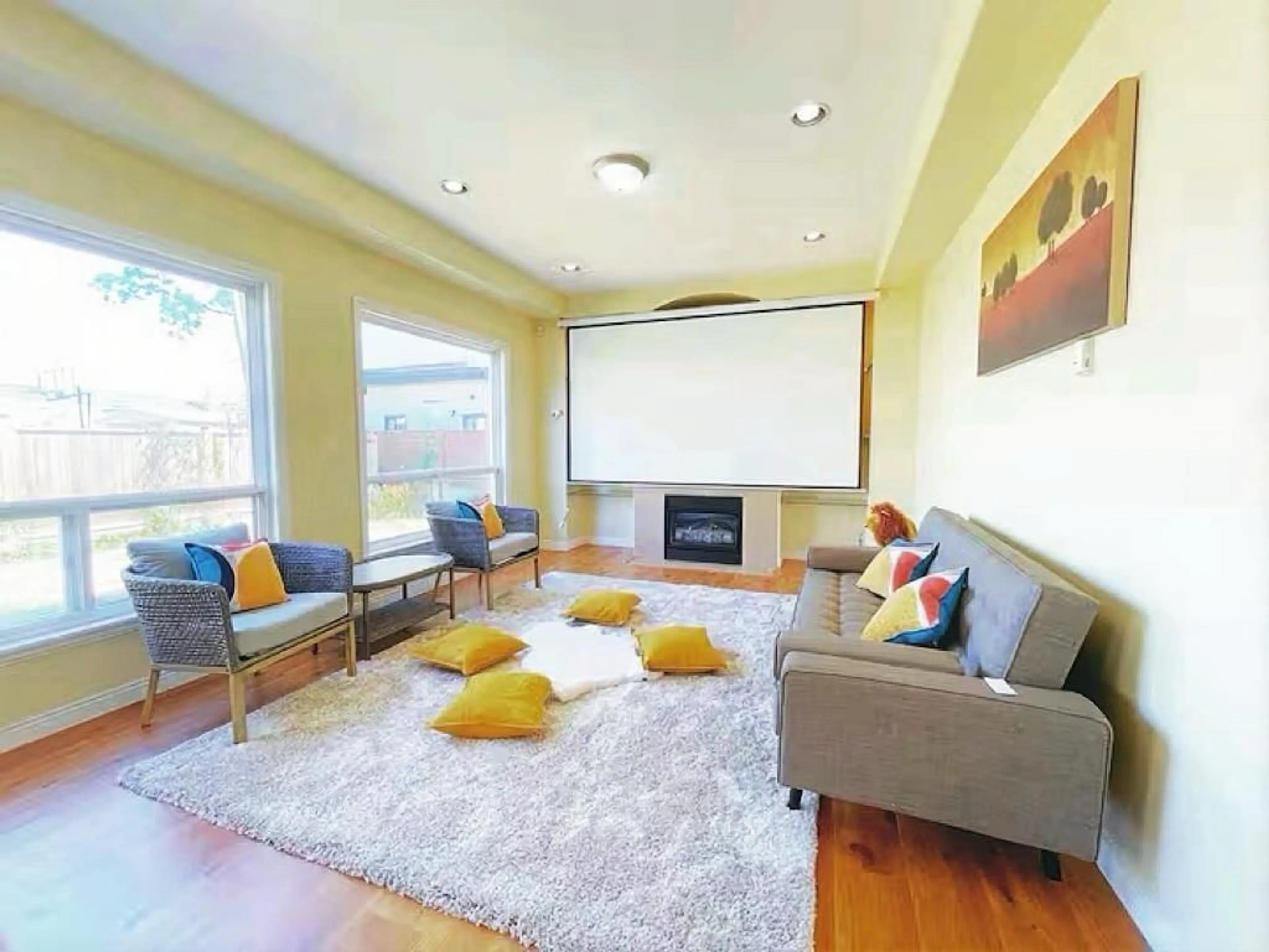 Living room with furniture, carpet floor for 6194 175A STREET, Surrey British Columbia V3S4B7