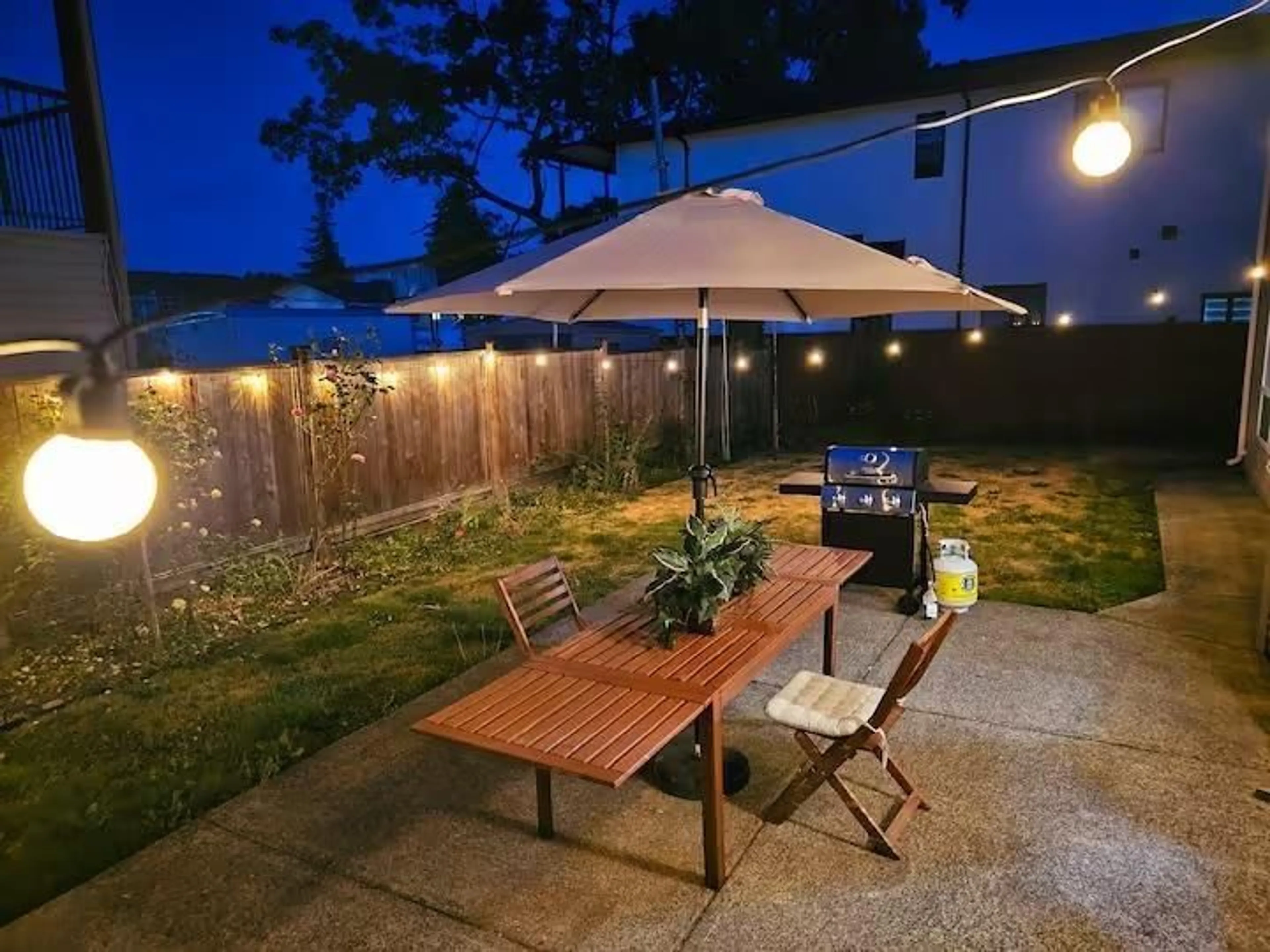 Patio, street for 6194 175A STREET, Surrey British Columbia V3S4B7