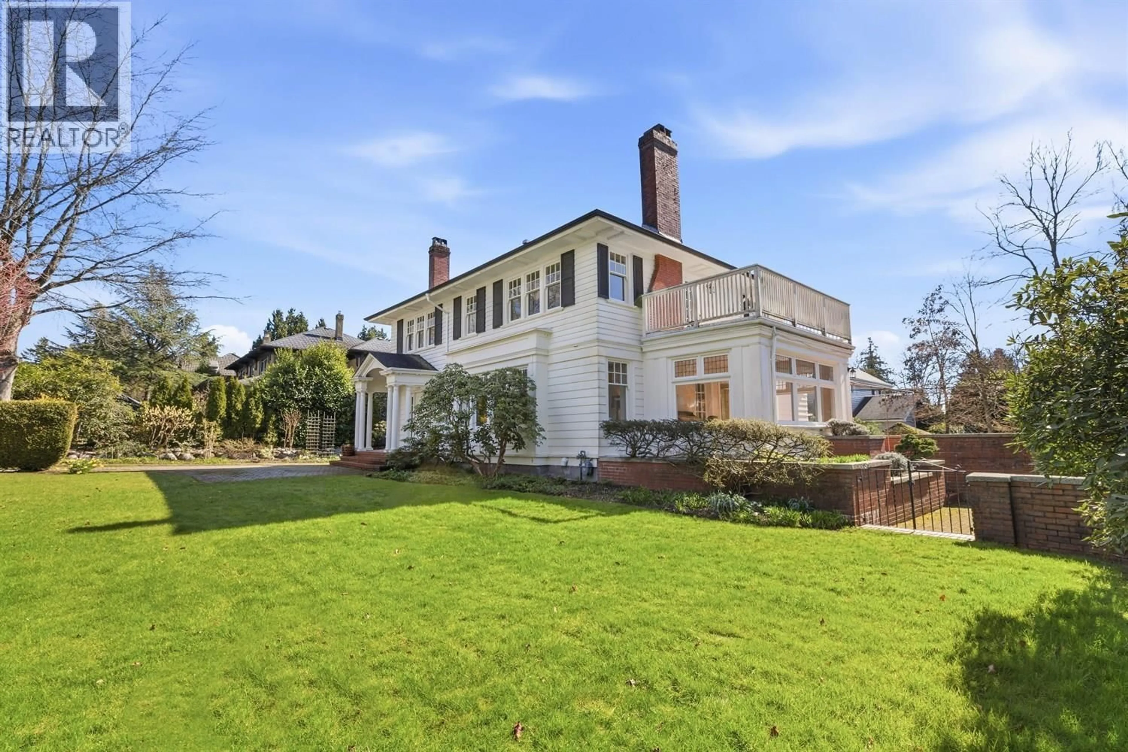 A pic from outside/outdoor area/front of a property/back of a property/a pic from drone, building for 1570 36TH AVENUE, Vancouver British Columbia V6M1J8