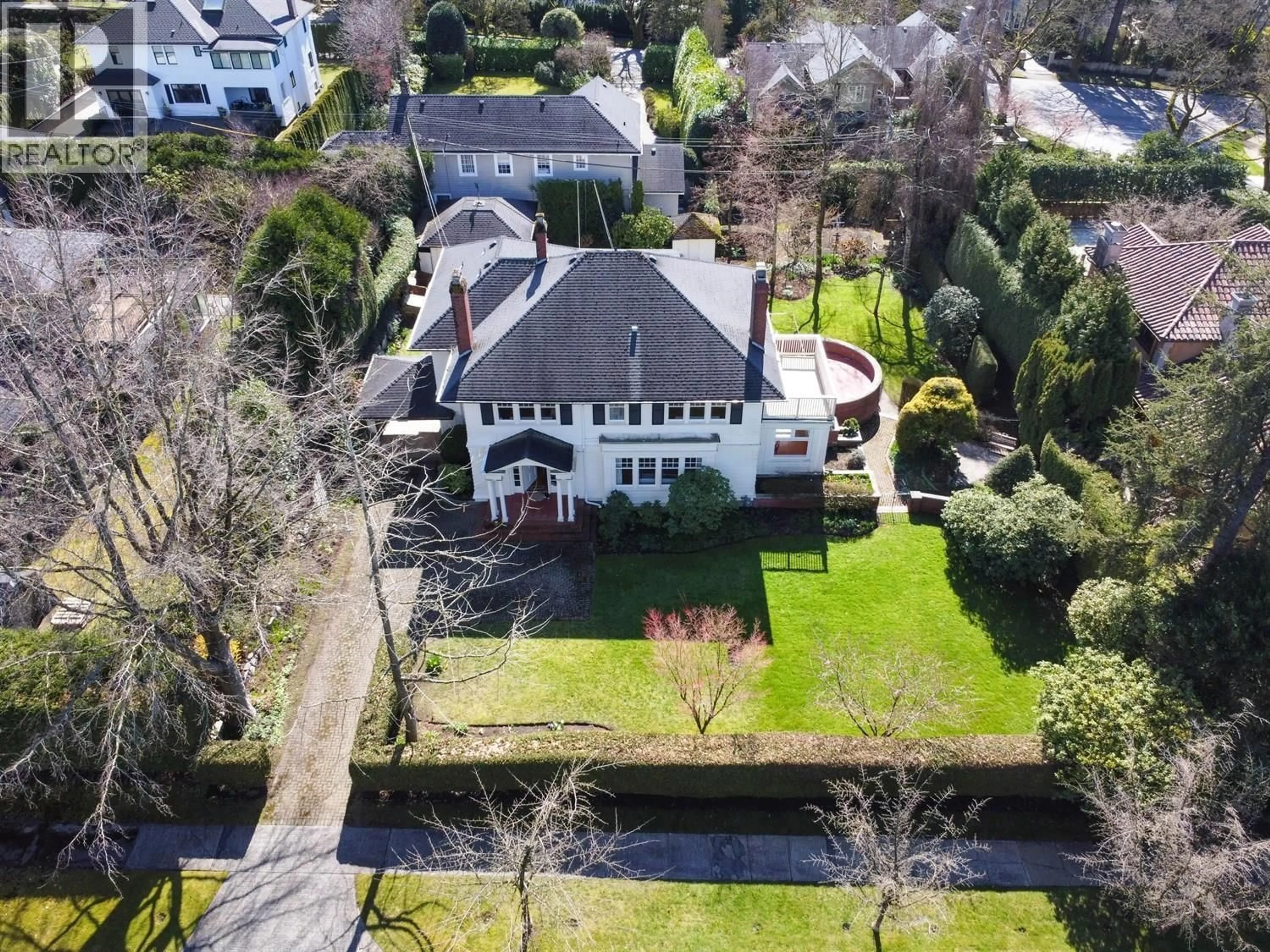 A pic from outside/outdoor area/front of a property/back of a property/a pic from drone, street for 1570 36TH AVENUE, Vancouver British Columbia V6M1J8