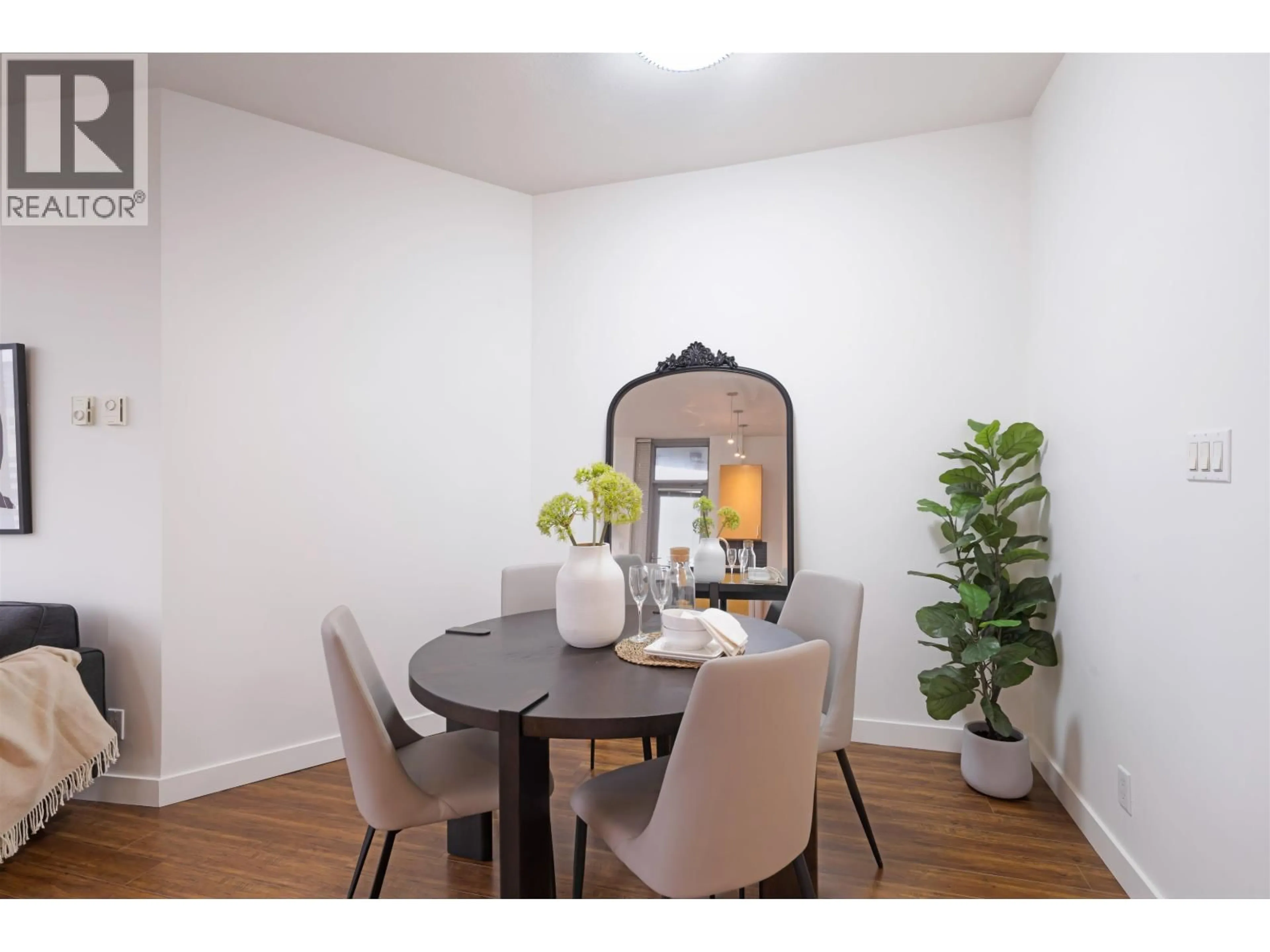 Dining room, wood/laminate floor for 1802 - 1050 SMITHE STREET, Vancouver British Columbia V6G4T4