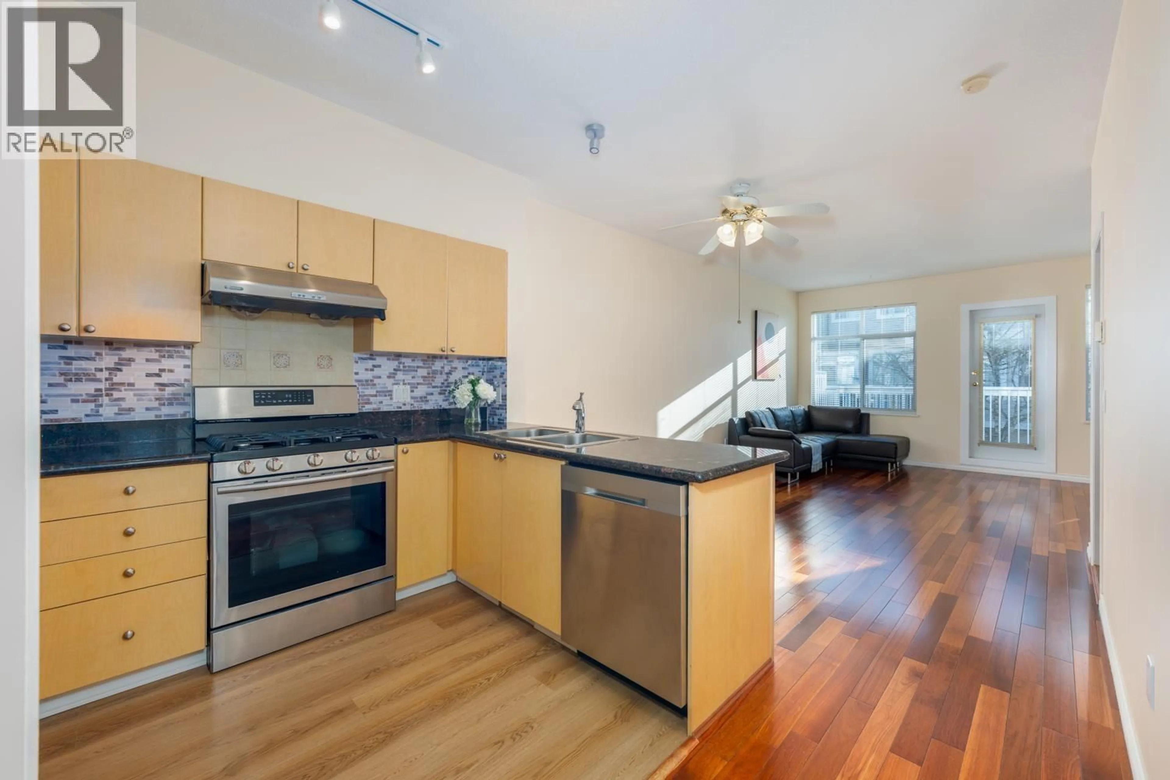 Open concept kitchen, wood/laminate floor for 22 - 6333 NO. 1 ROAD, Richmond British Columbia V7C1T4