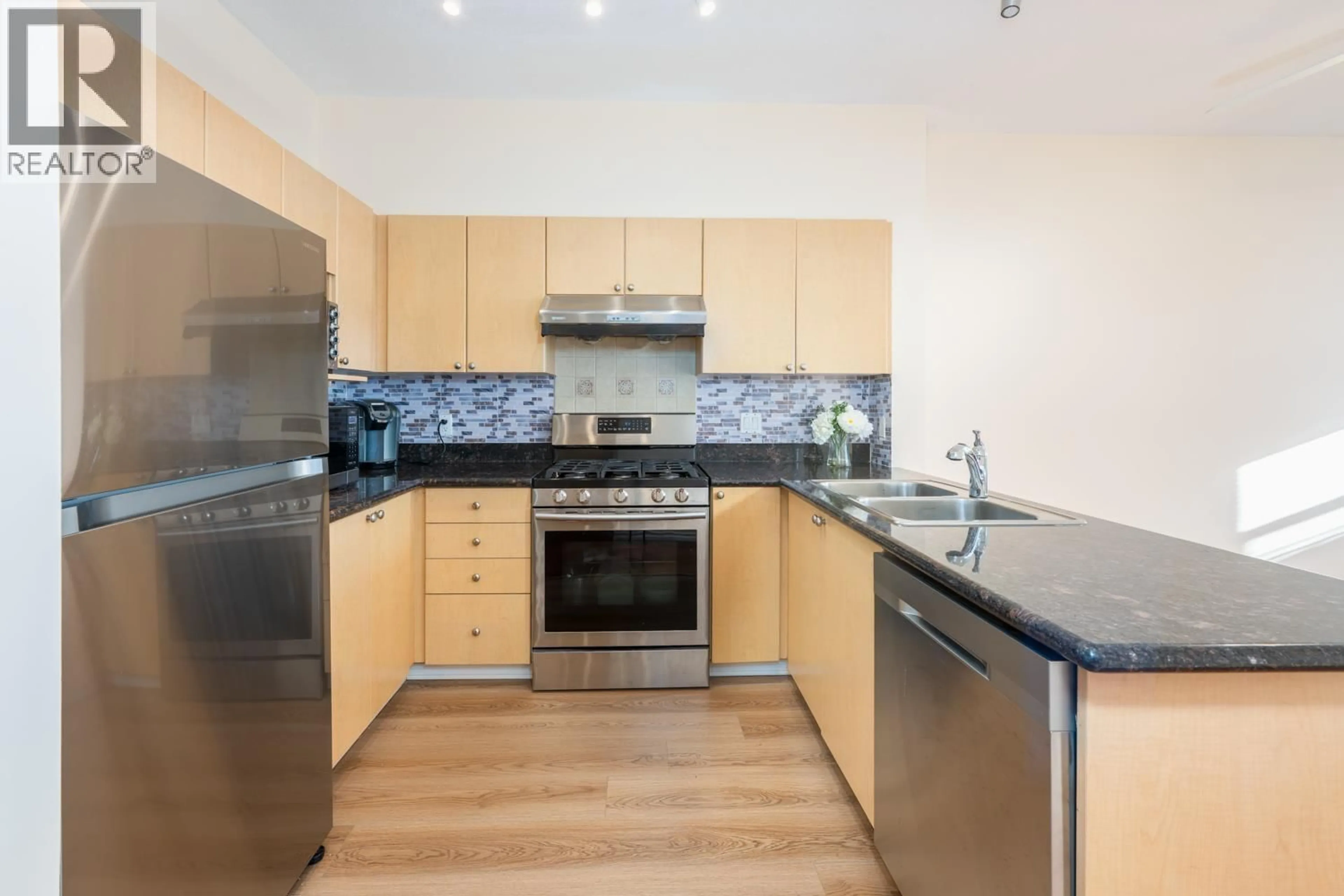 Standard kitchen, wood/laminate floor for 22 - 6333 NO. 1 ROAD, Richmond British Columbia V7C1T4