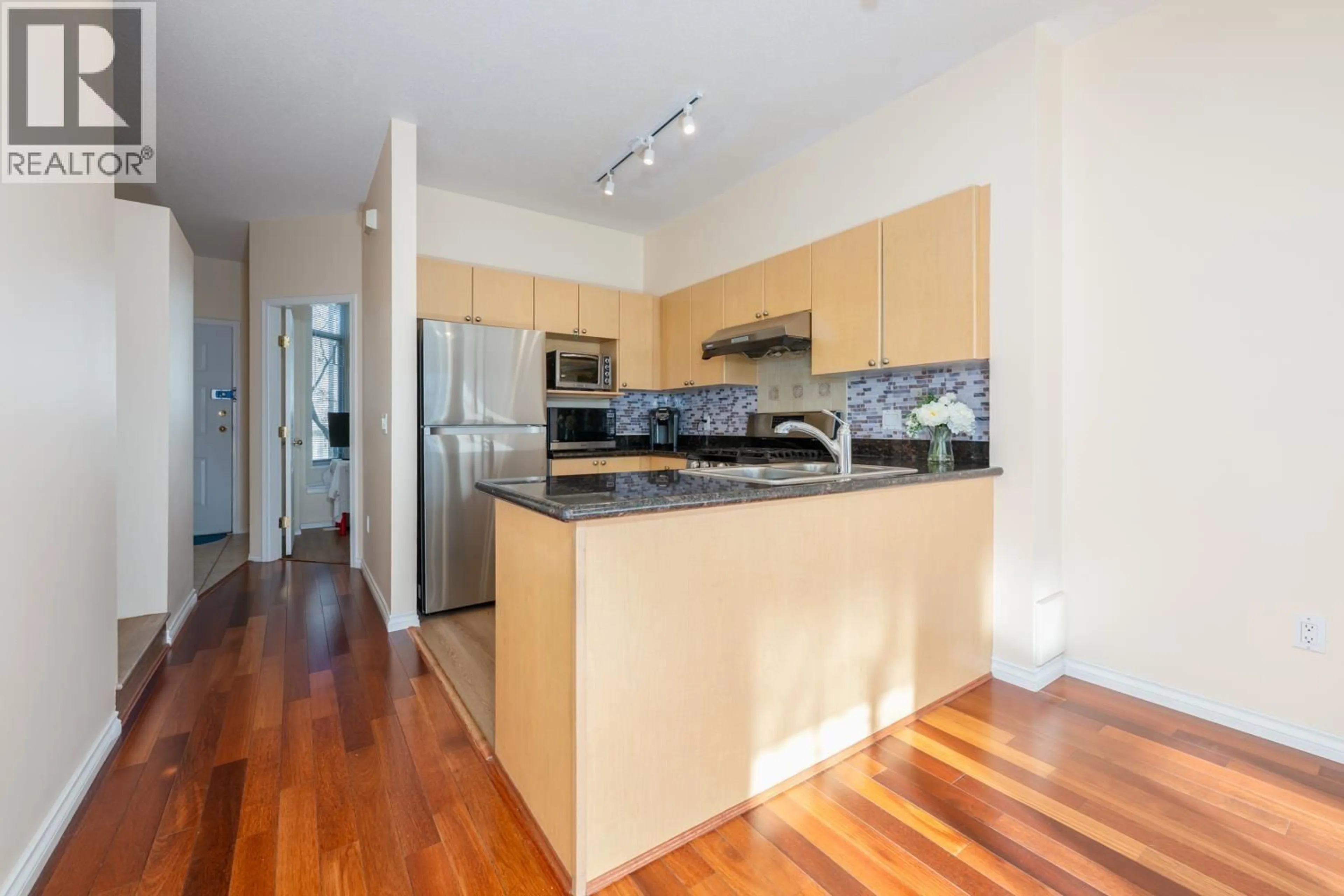 Standard kitchen, wood/laminate floor for 22 - 6333 NO. 1 ROAD, Richmond British Columbia V7C1T4