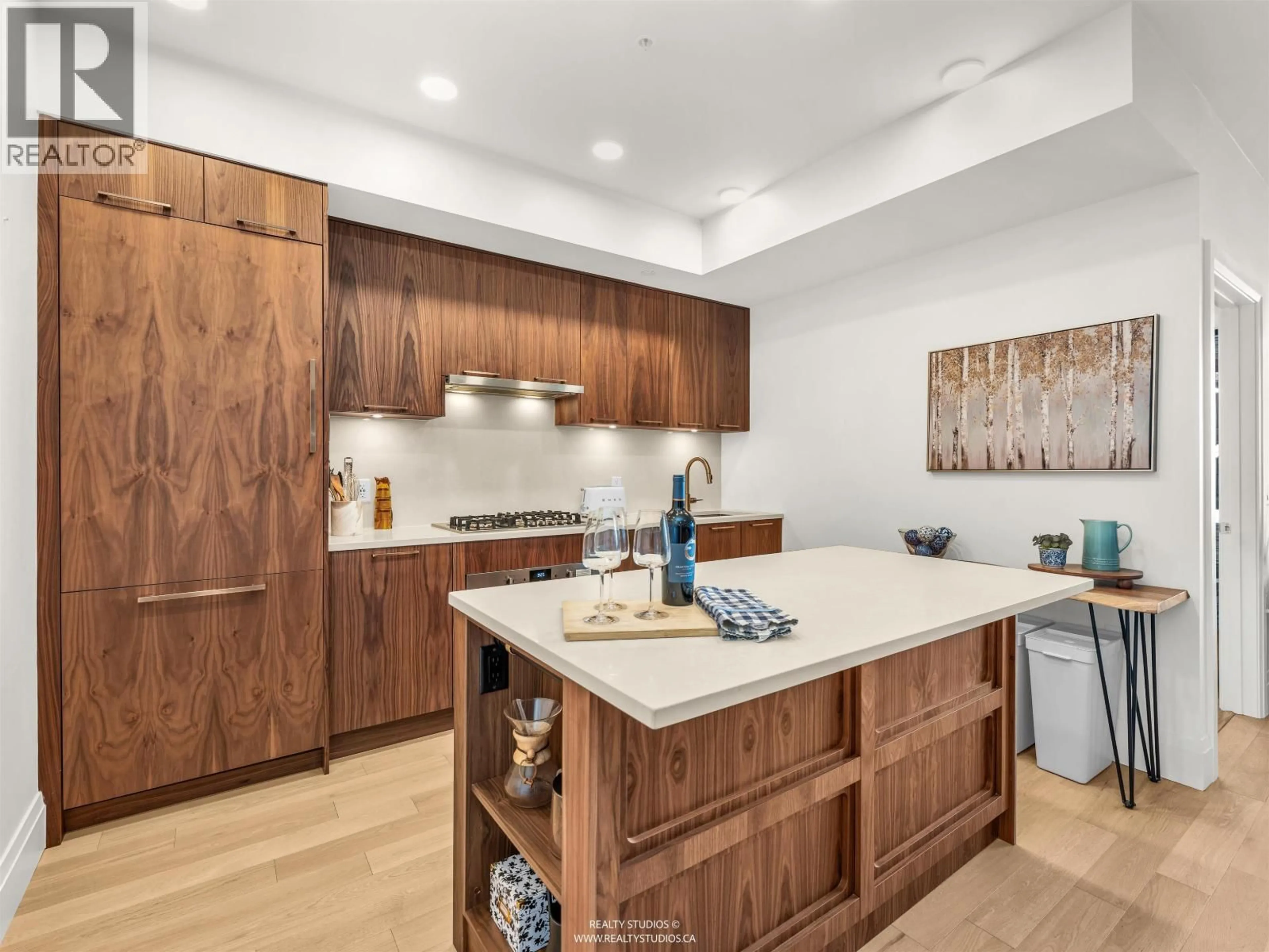 Contemporary kitchen, unknown for 409 - 2550 GARDEN DRIVE, Vancouver British Columbia V5N4X6