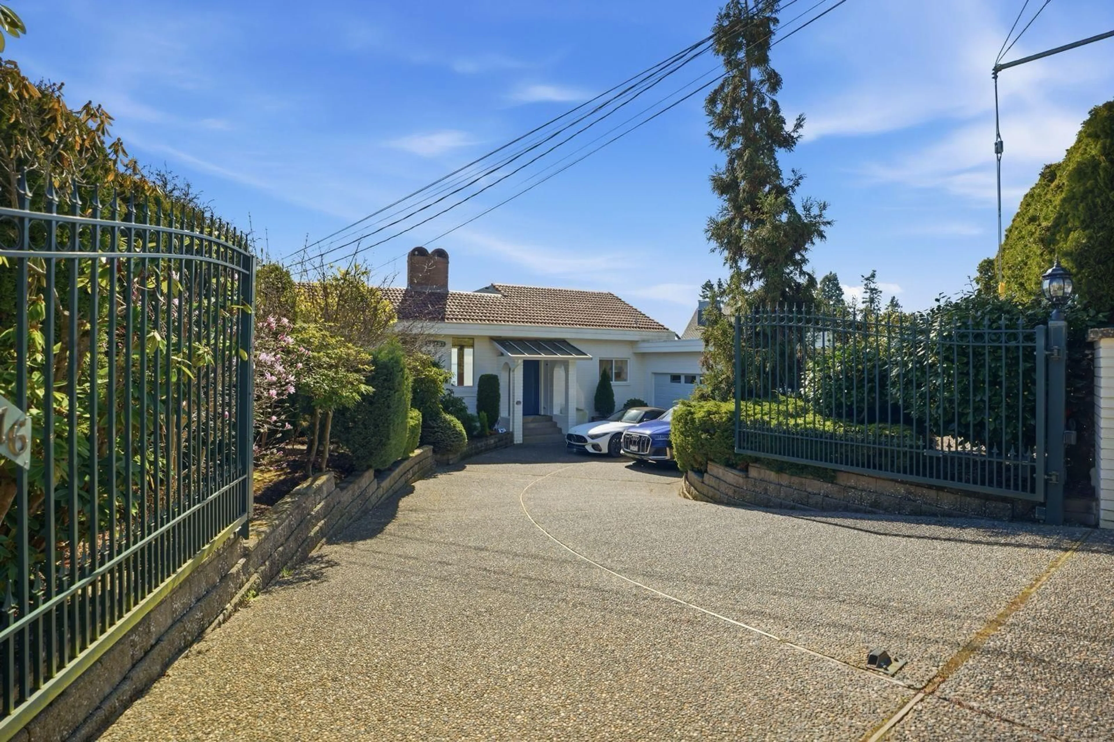 A pic from outside/outdoor area/front of a property/back of a property/a pic from drone, street for 13576 13A AVENUE, White Rock British Columbia V4A1C4