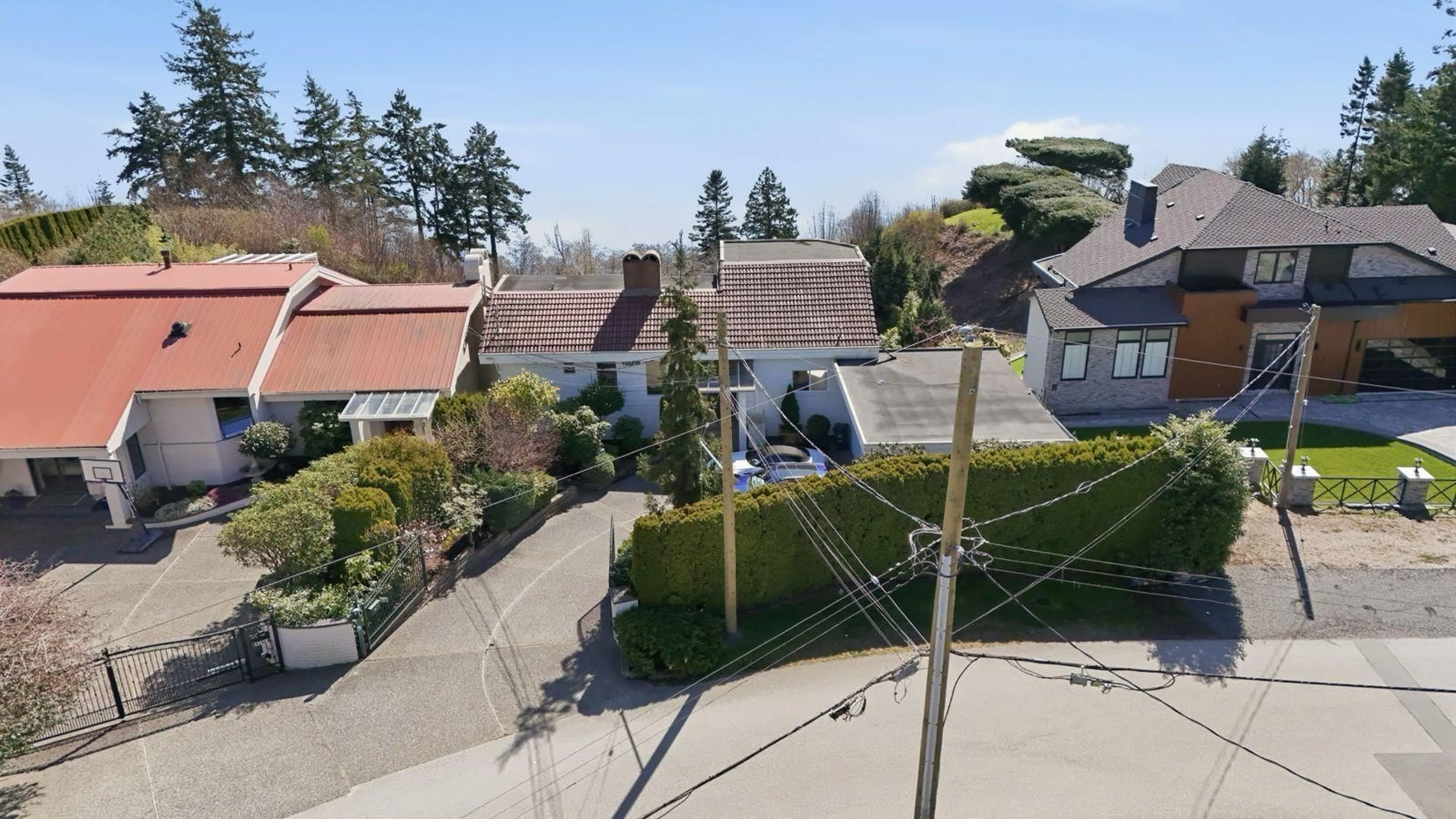 A pic from outside/outdoor area/front of a property/back of a property/a pic from drone, street for 13576 13A AVENUE, White Rock British Columbia V4A1C4